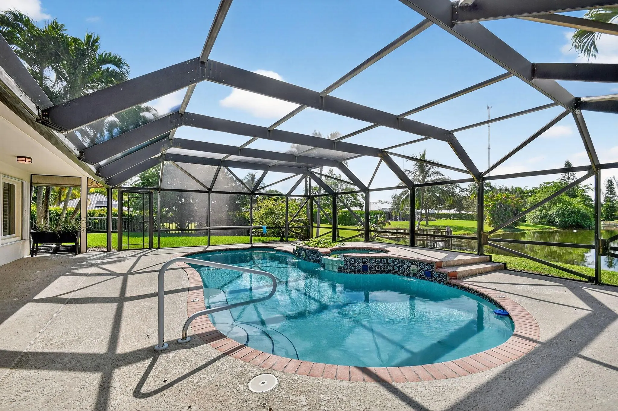 5551 Lago Del Sol Drive
