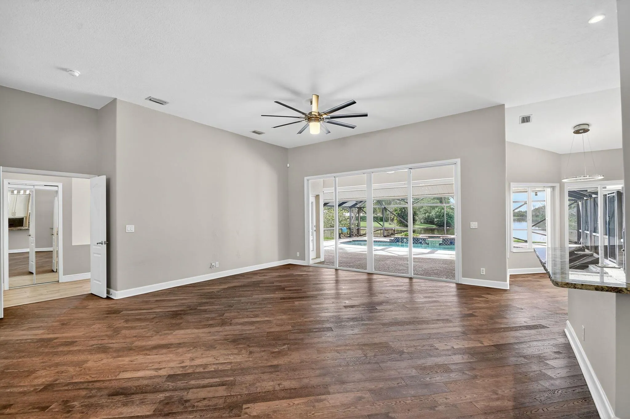 5551 Lago Del Sol Drive
