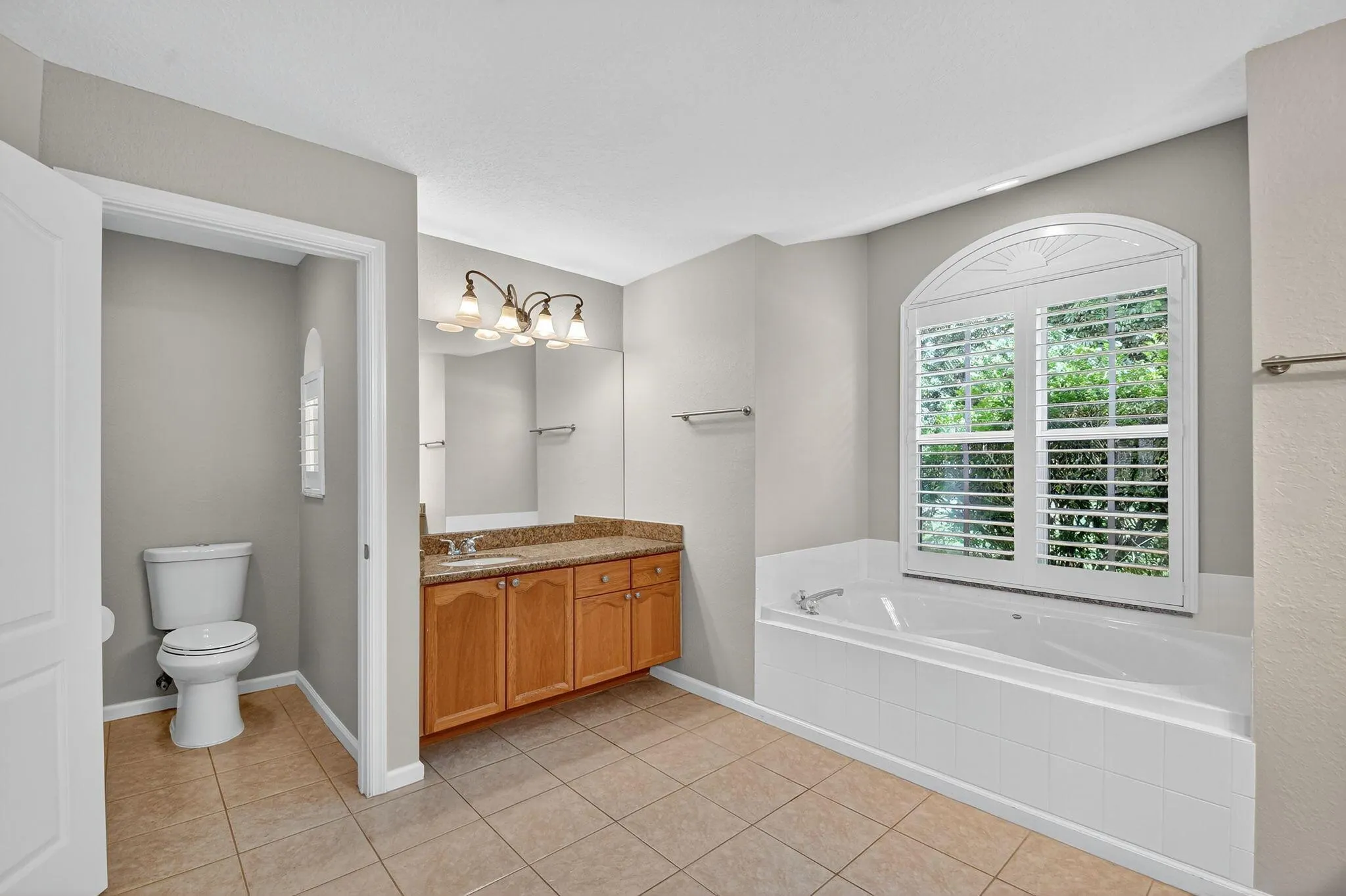 5551 Lago Del Sol Drive