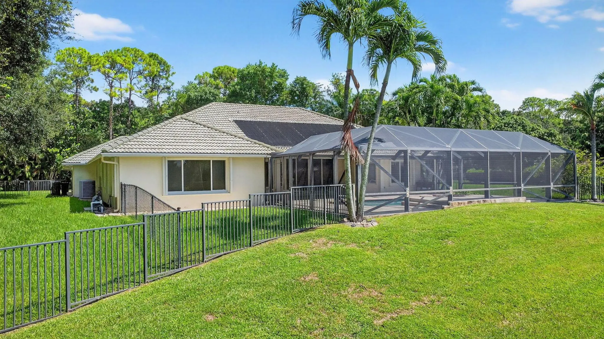5551 Lago Del Sol Drive