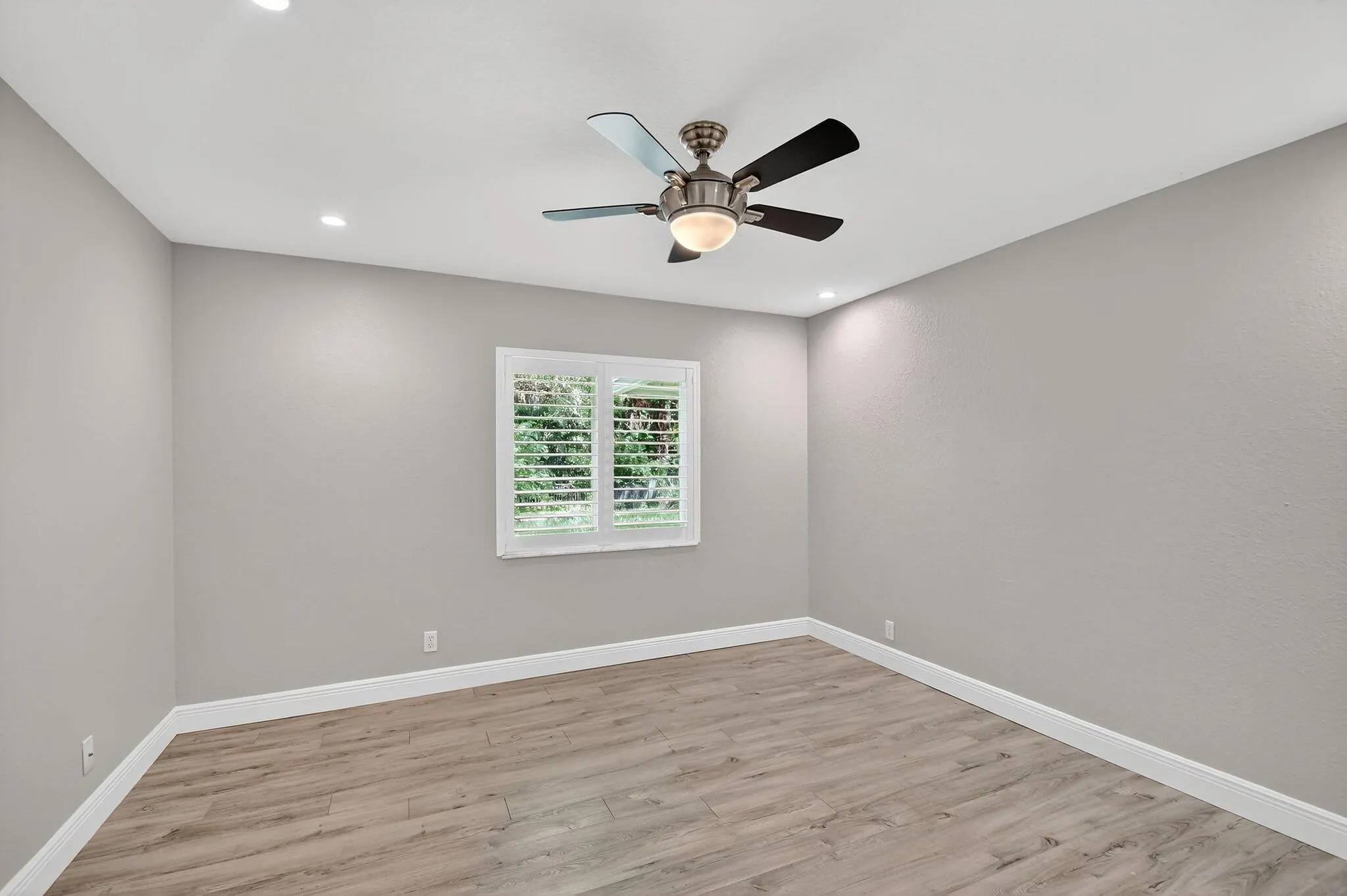 5551 Lago Del Sol Drive