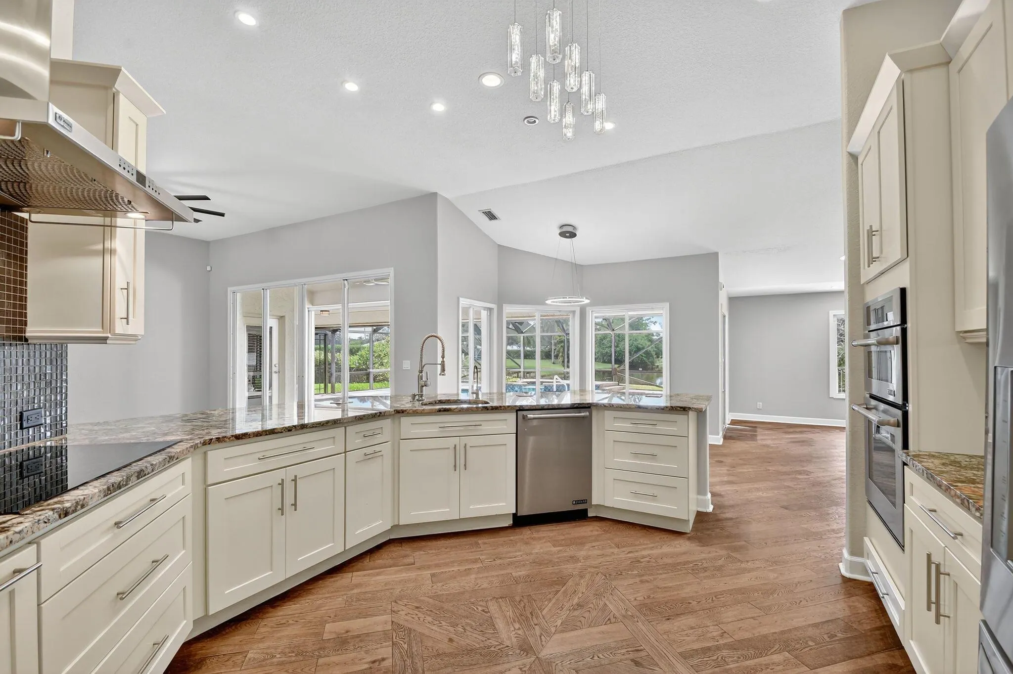 5551 Lago Del Sol Drive