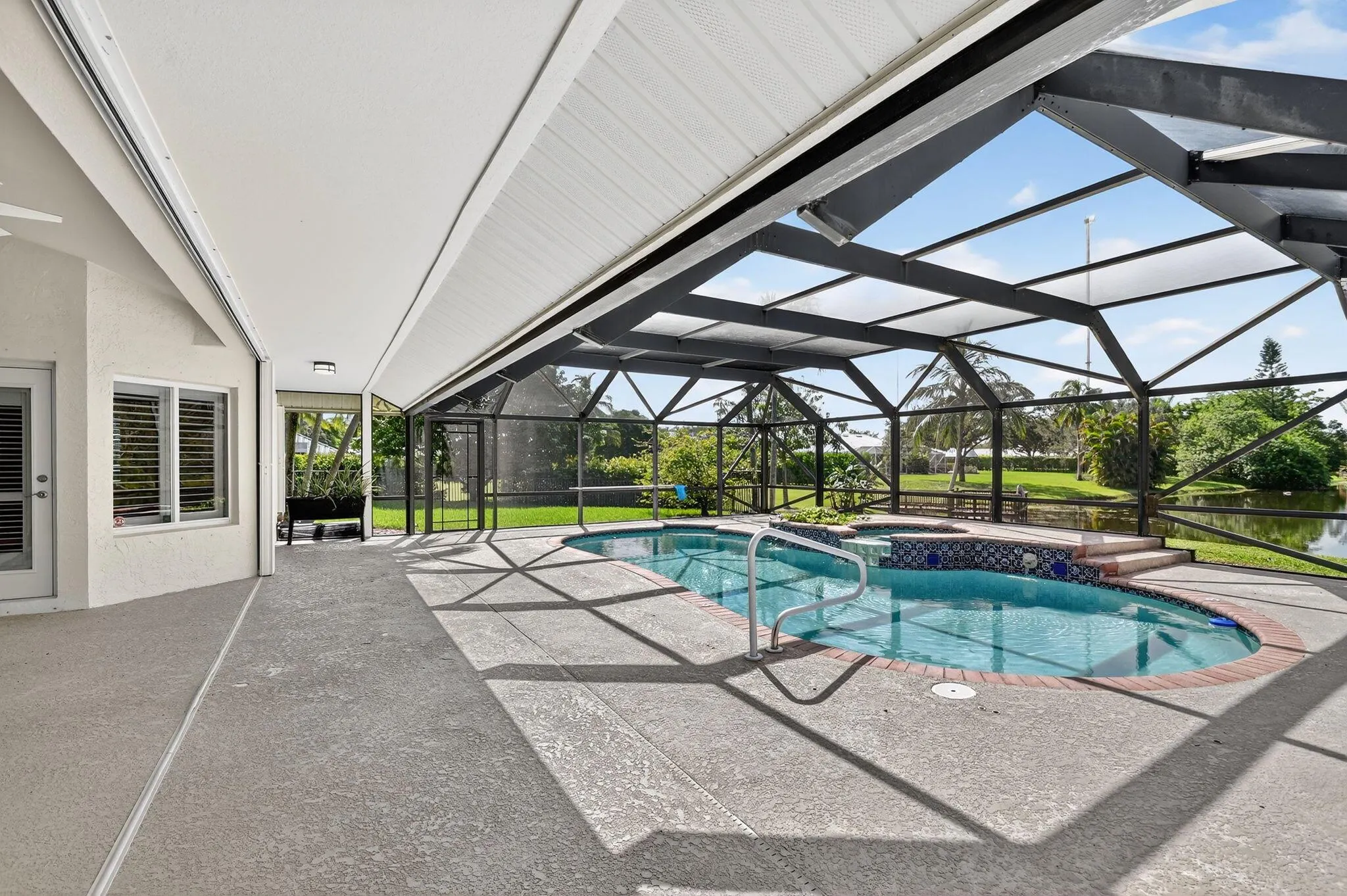 5551 Lago Del Sol Drive