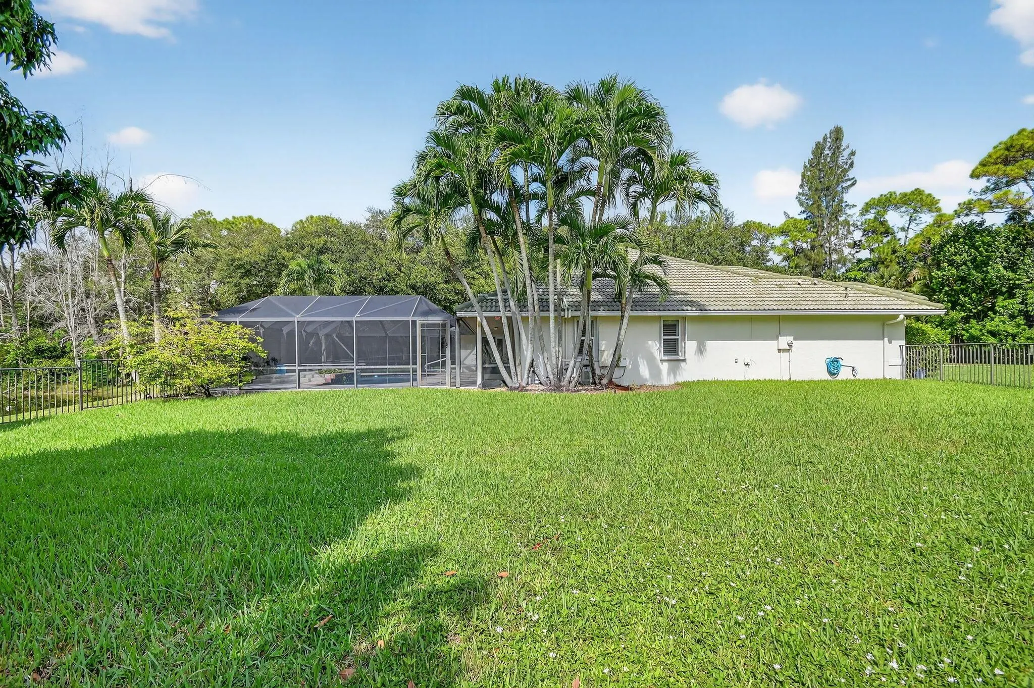 5551 Lago Del Sol Drive