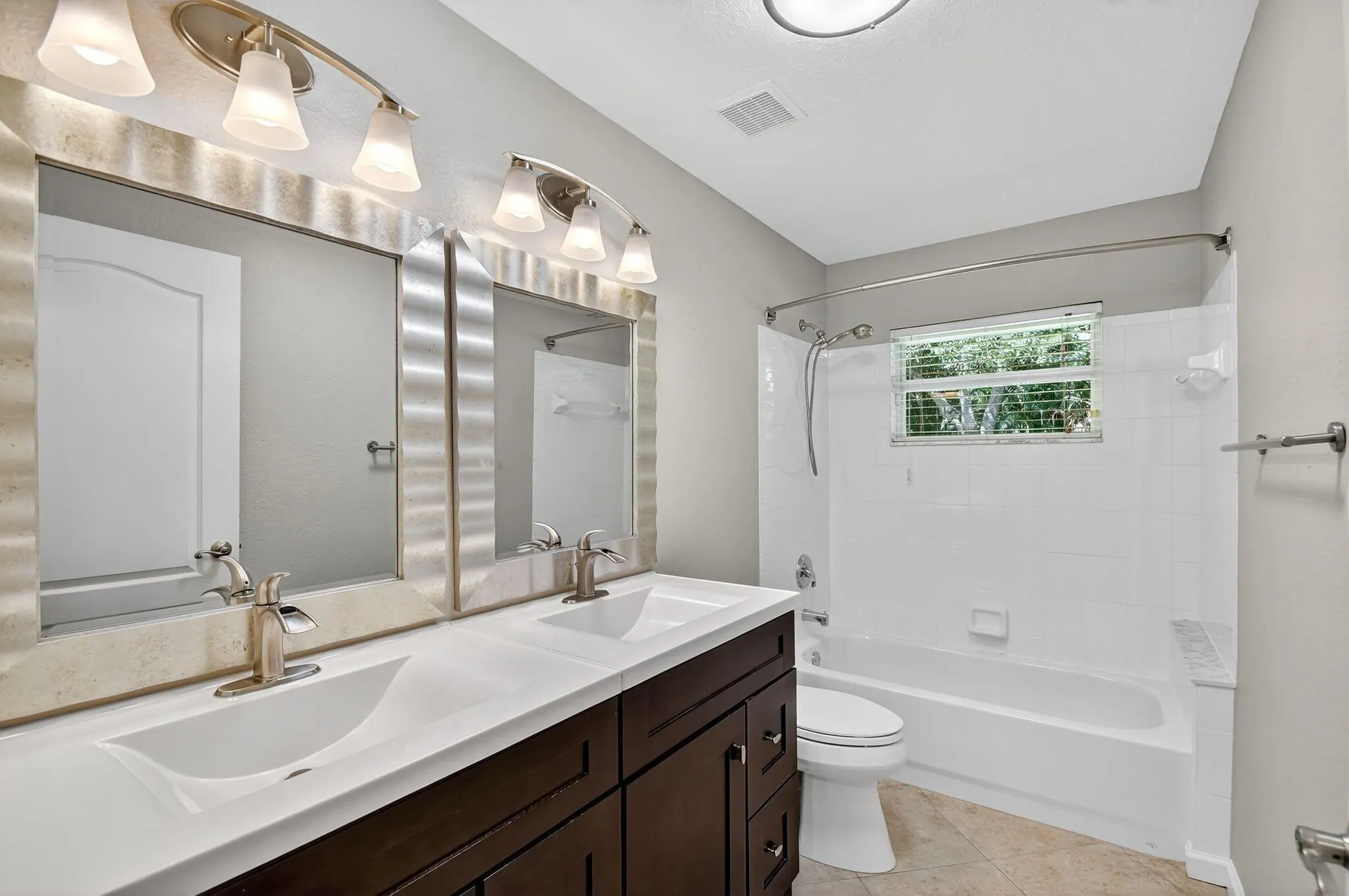 5551 Lago Del Sol Drive