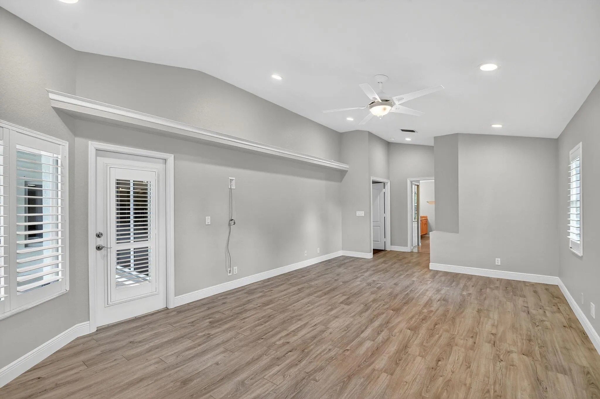 5551 Lago Del Sol Drive