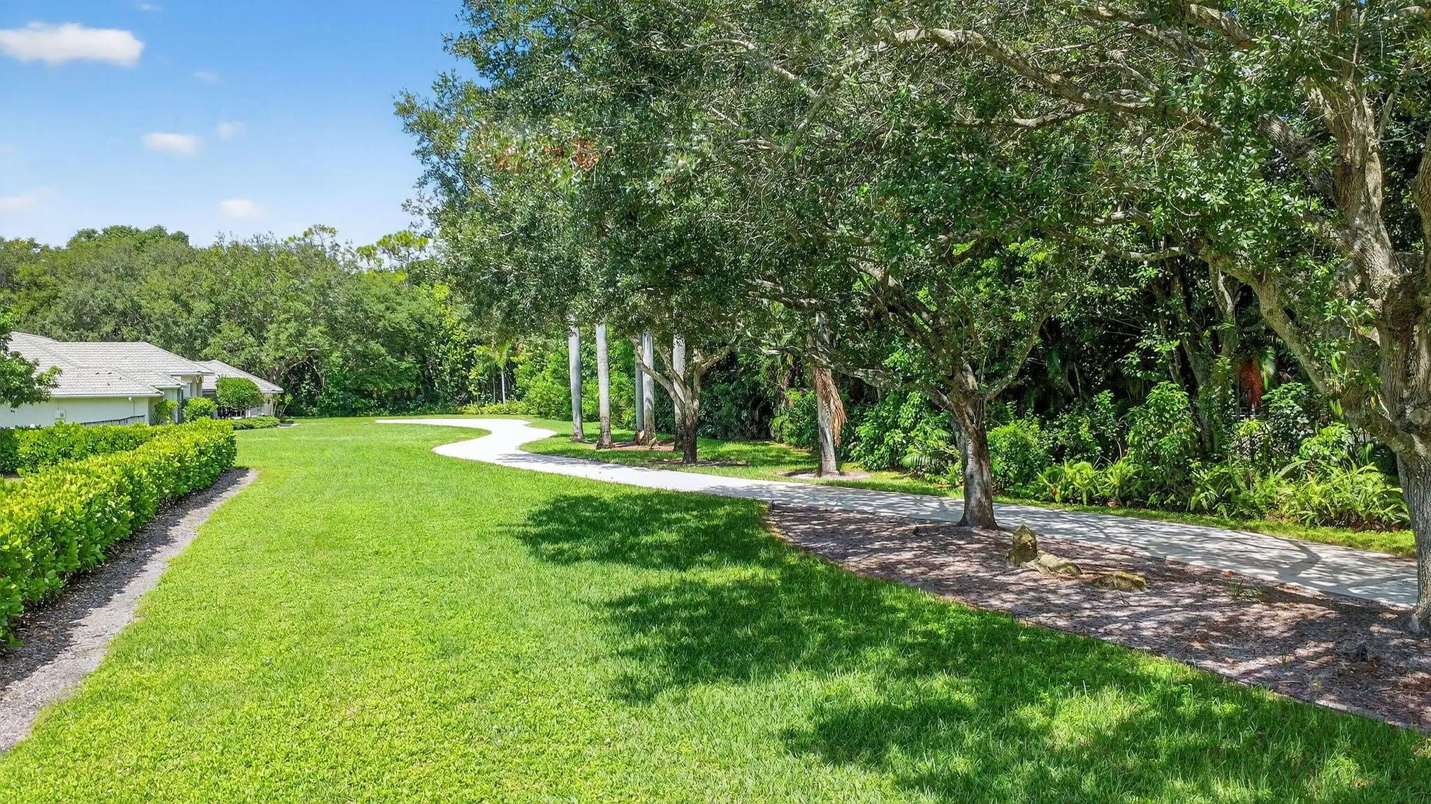 5551 Lago Del Sol Drive