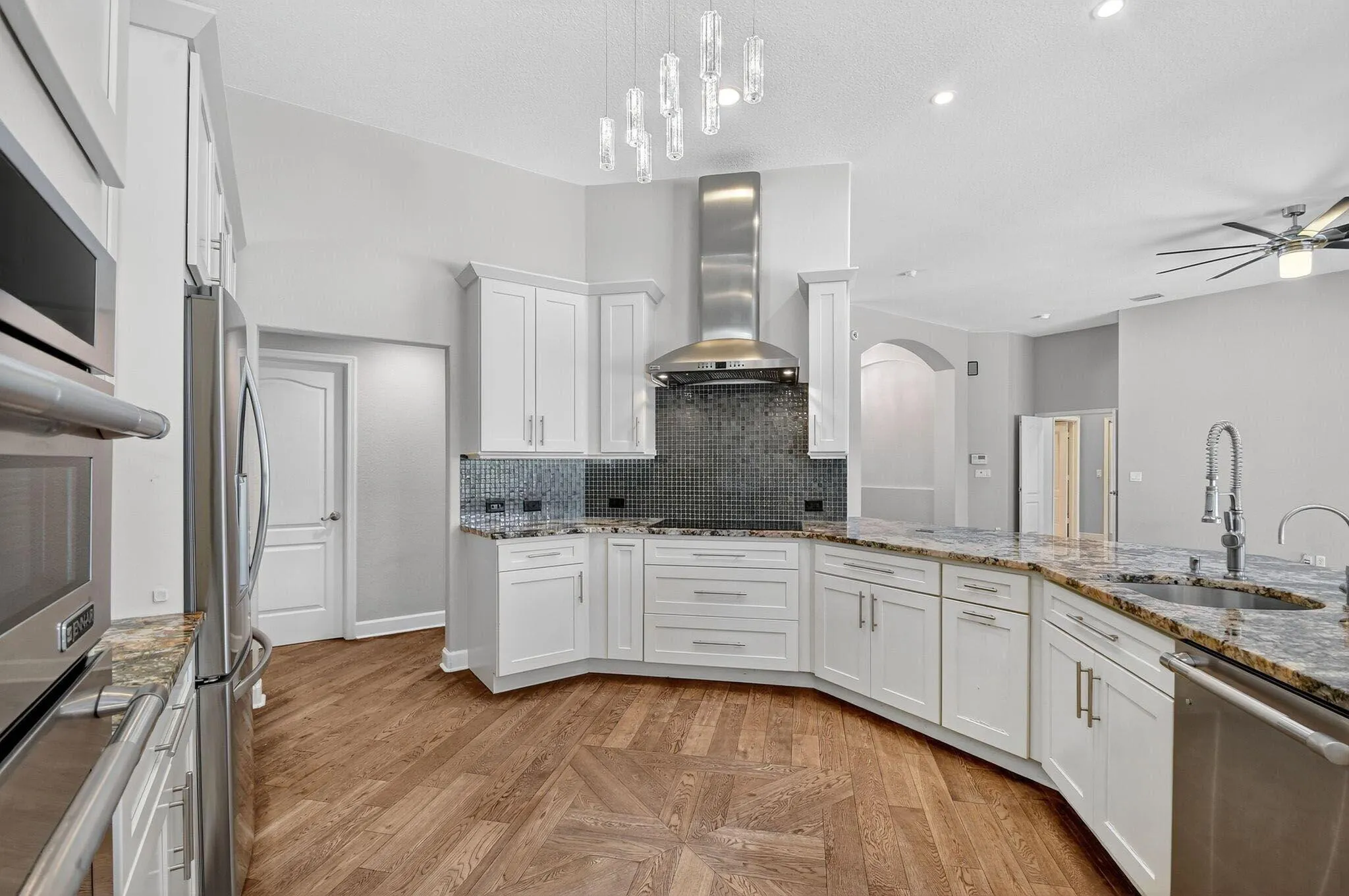5551 Lago Del Sol Drive