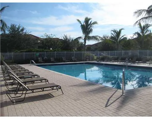 181 SW Palm Drive, #206
