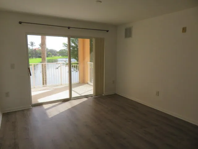 181 SW Palm Drive, #206
