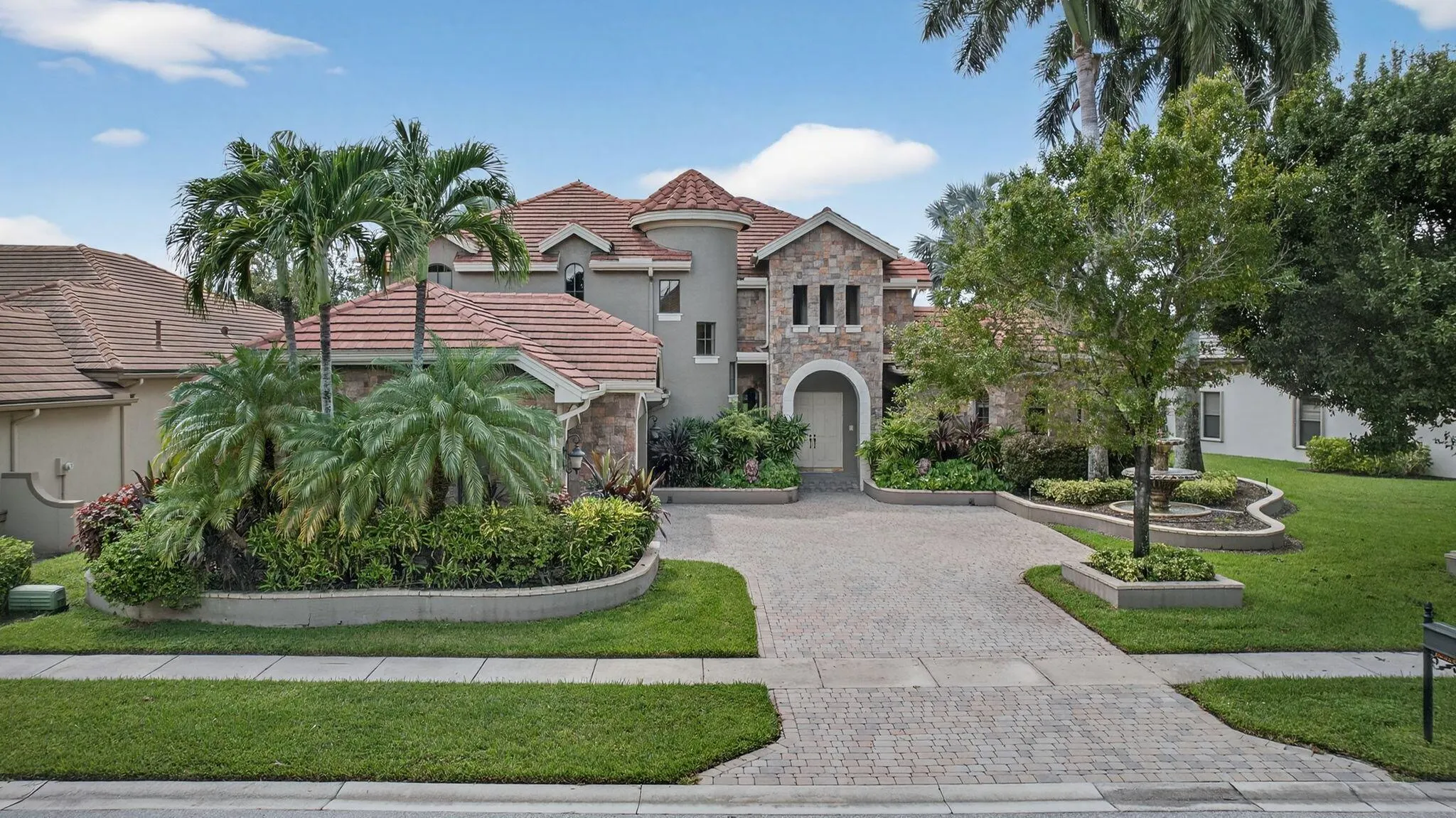 10514 Versailles Boulevard