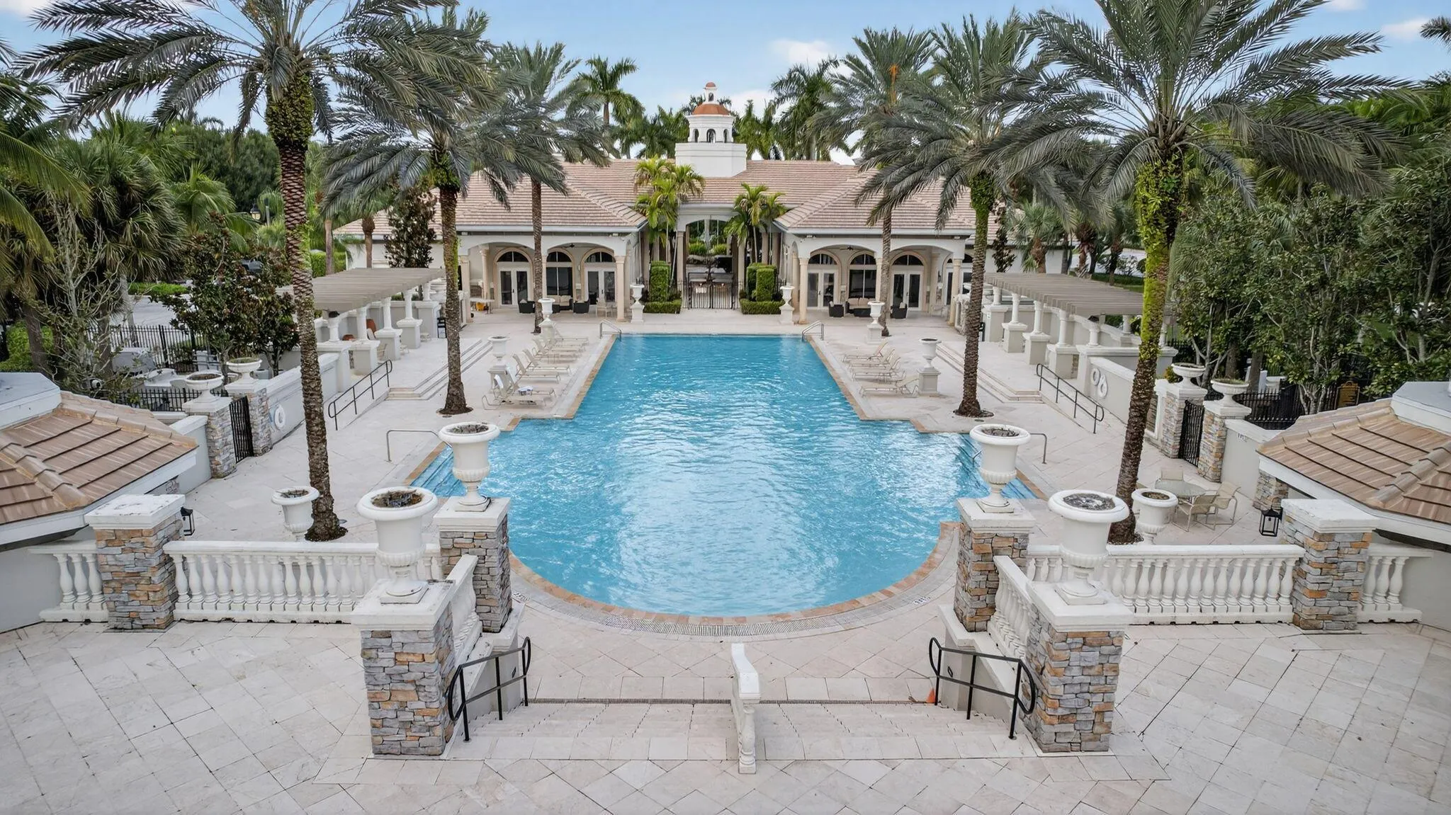 10514 Versailles Boulevard