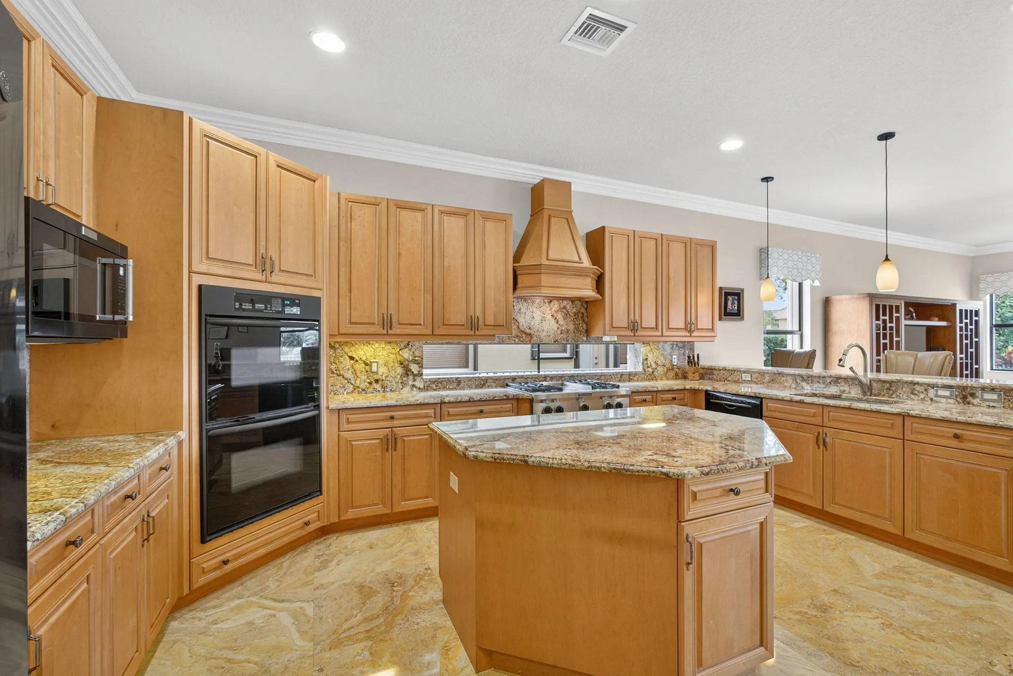 10514 Versailles Boulevard