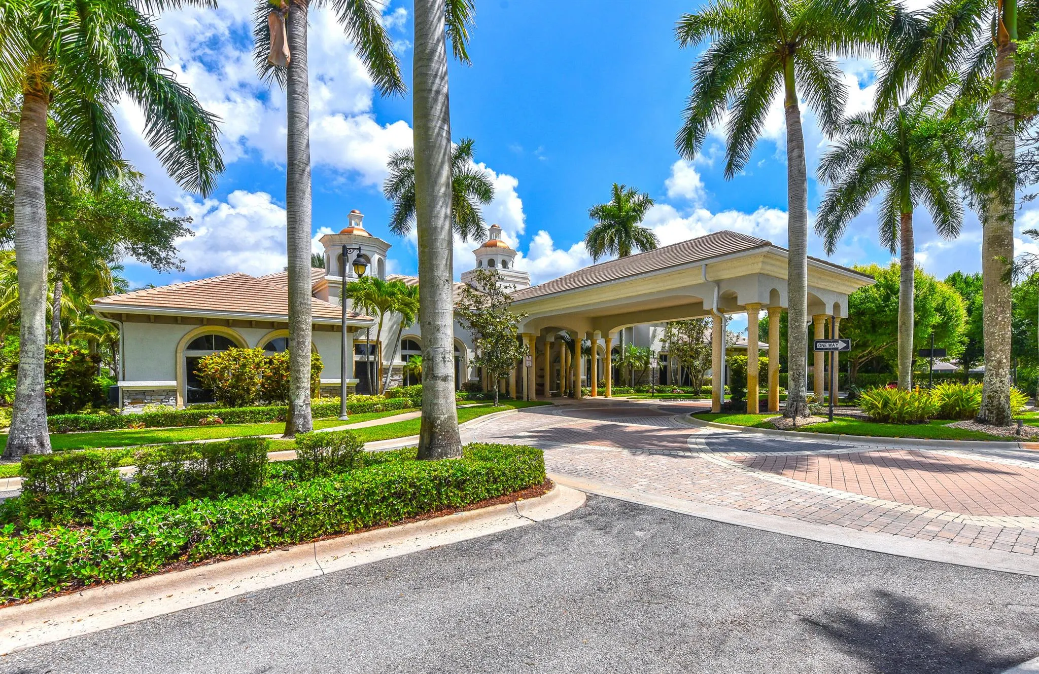 10514 Versailles Boulevard