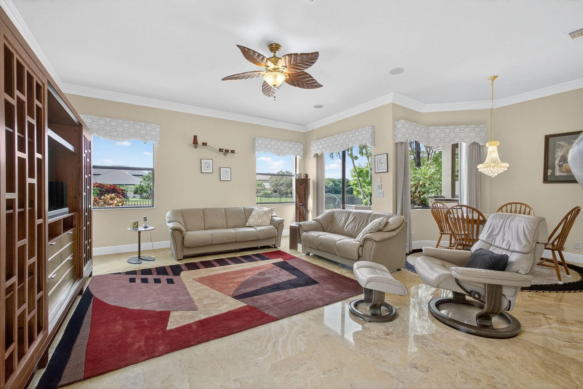 10514 Versailles Boulevard