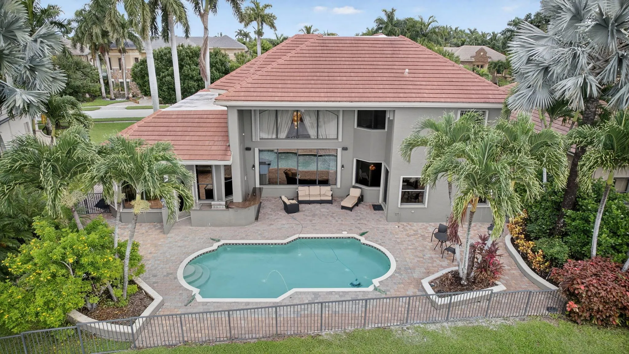 10514 Versailles Boulevard