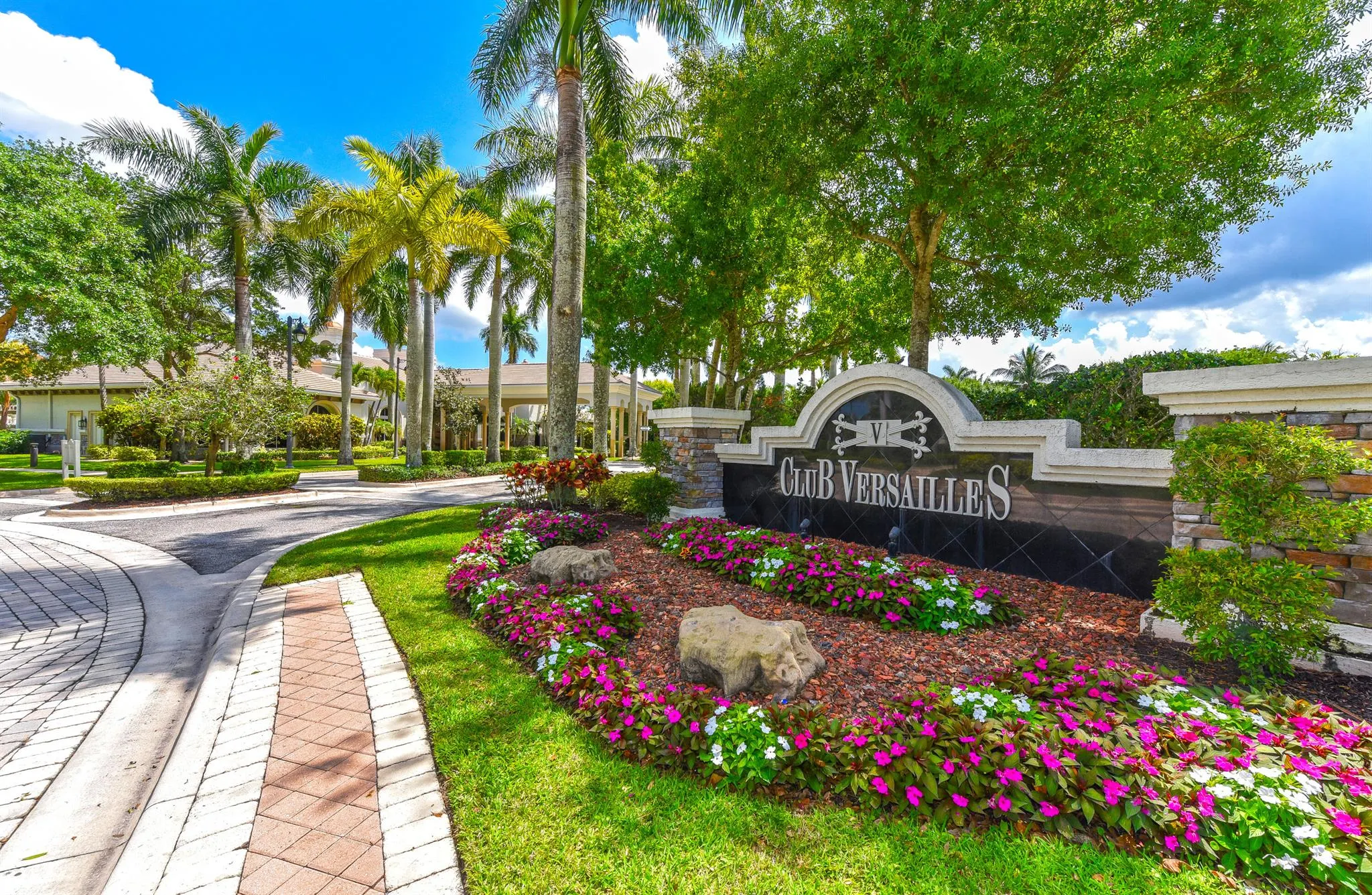 10514 Versailles Boulevard