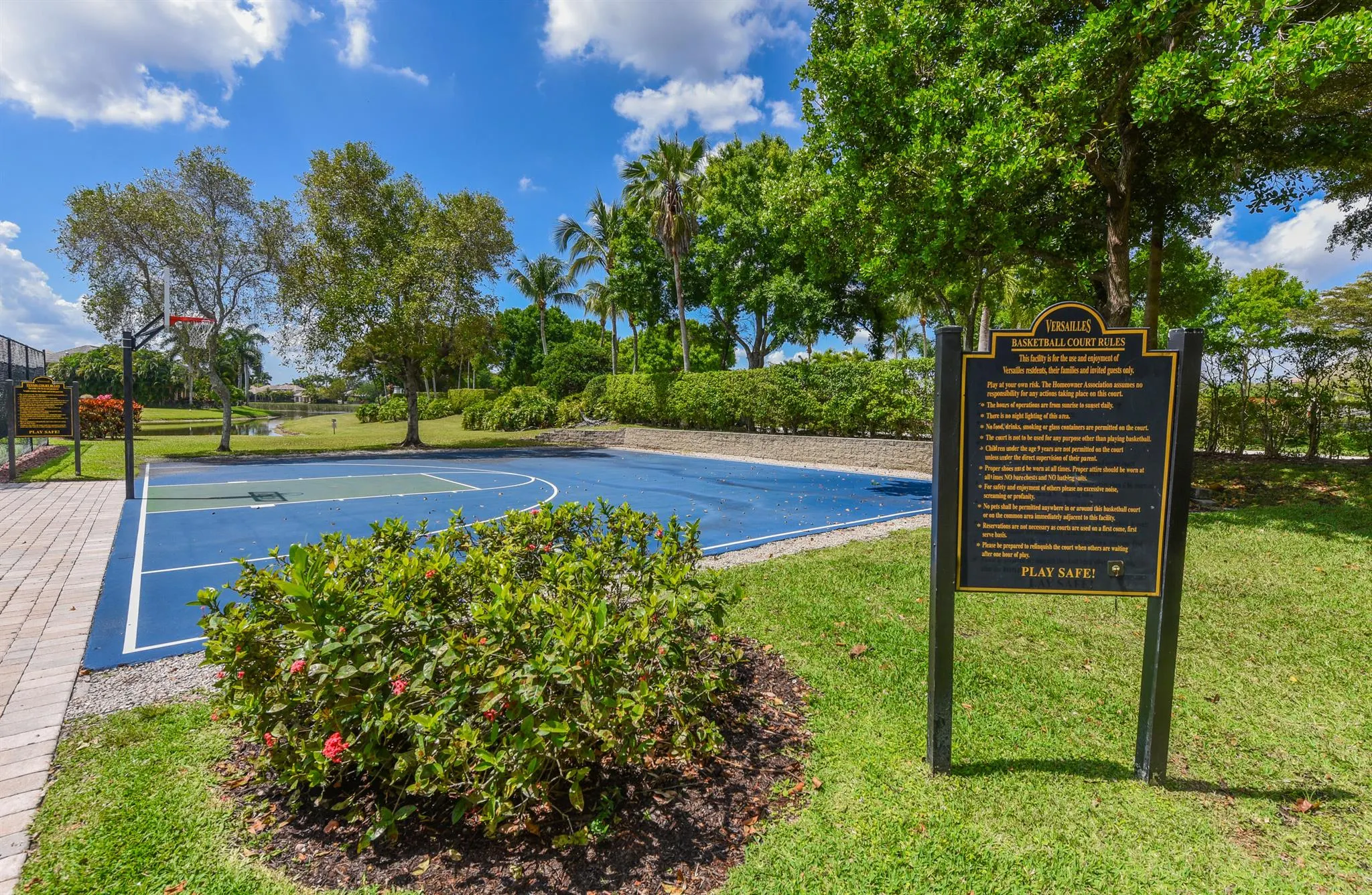 10514 Versailles Boulevard