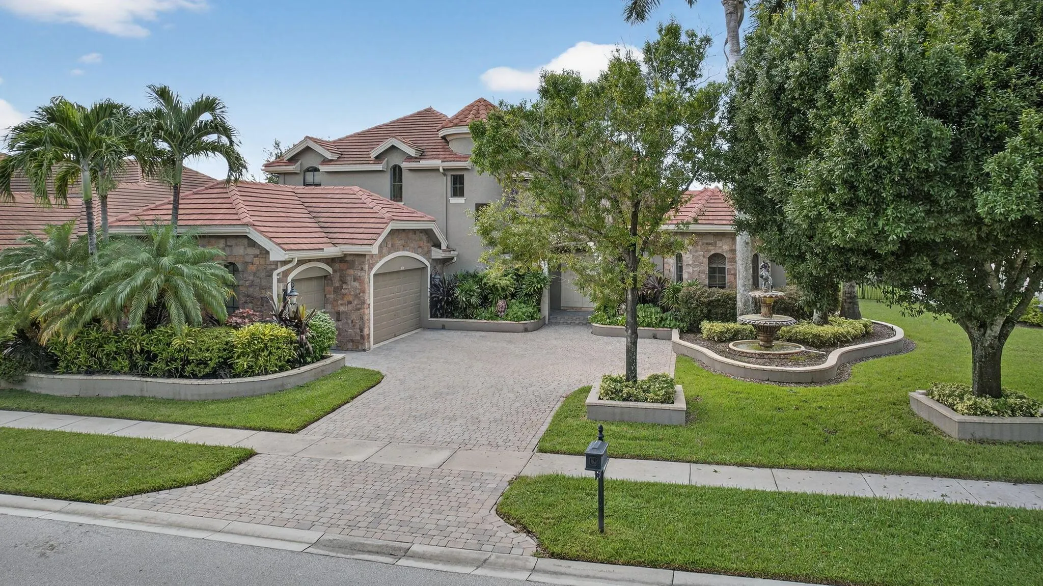 10514 Versailles Boulevard