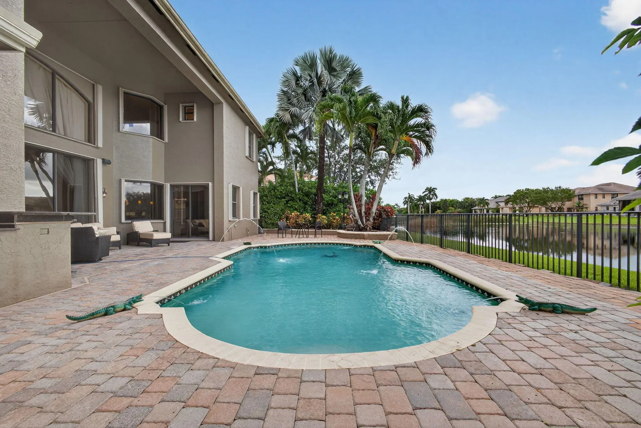 10514 Versailles Boulevard