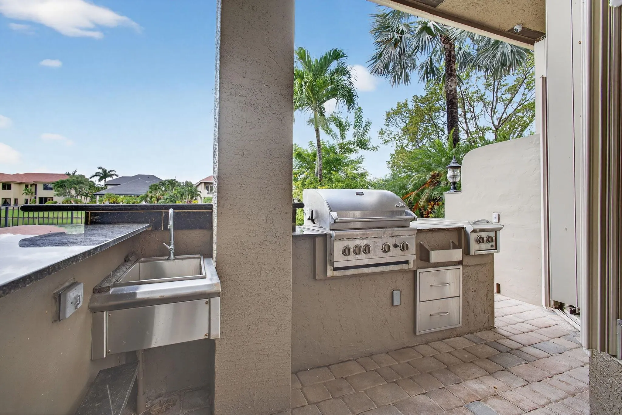 10514 Versailles Boulevard