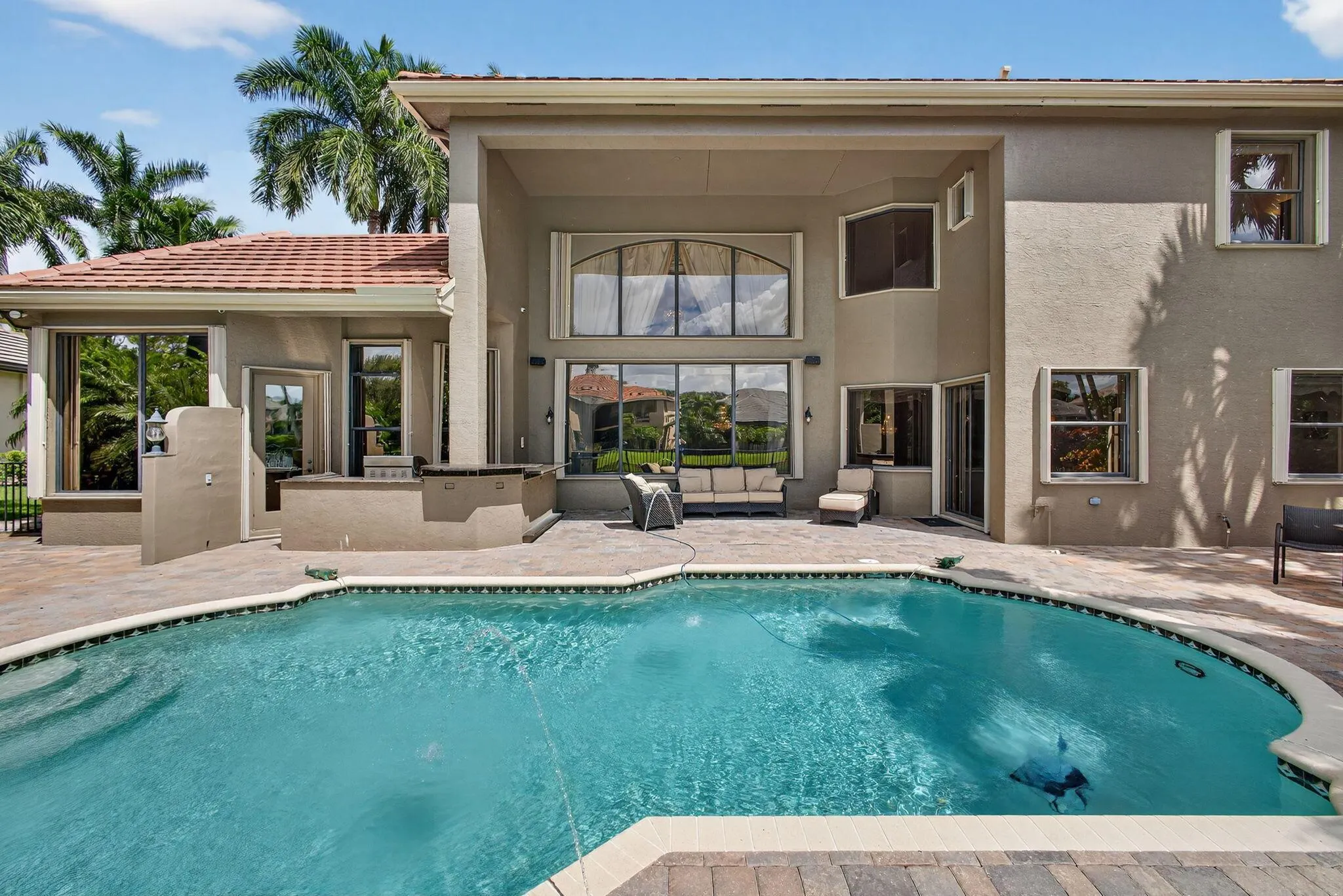 10514 Versailles Boulevard