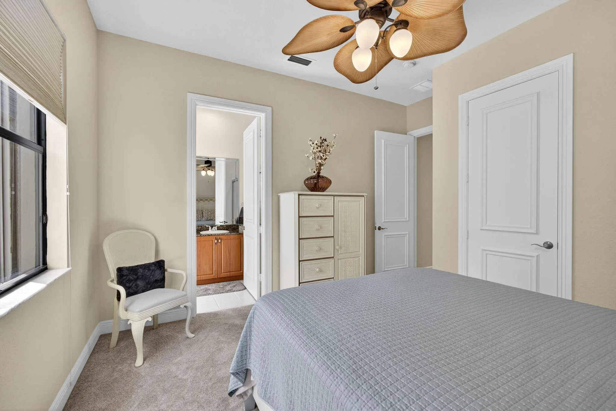 10514 Versailles Boulevard