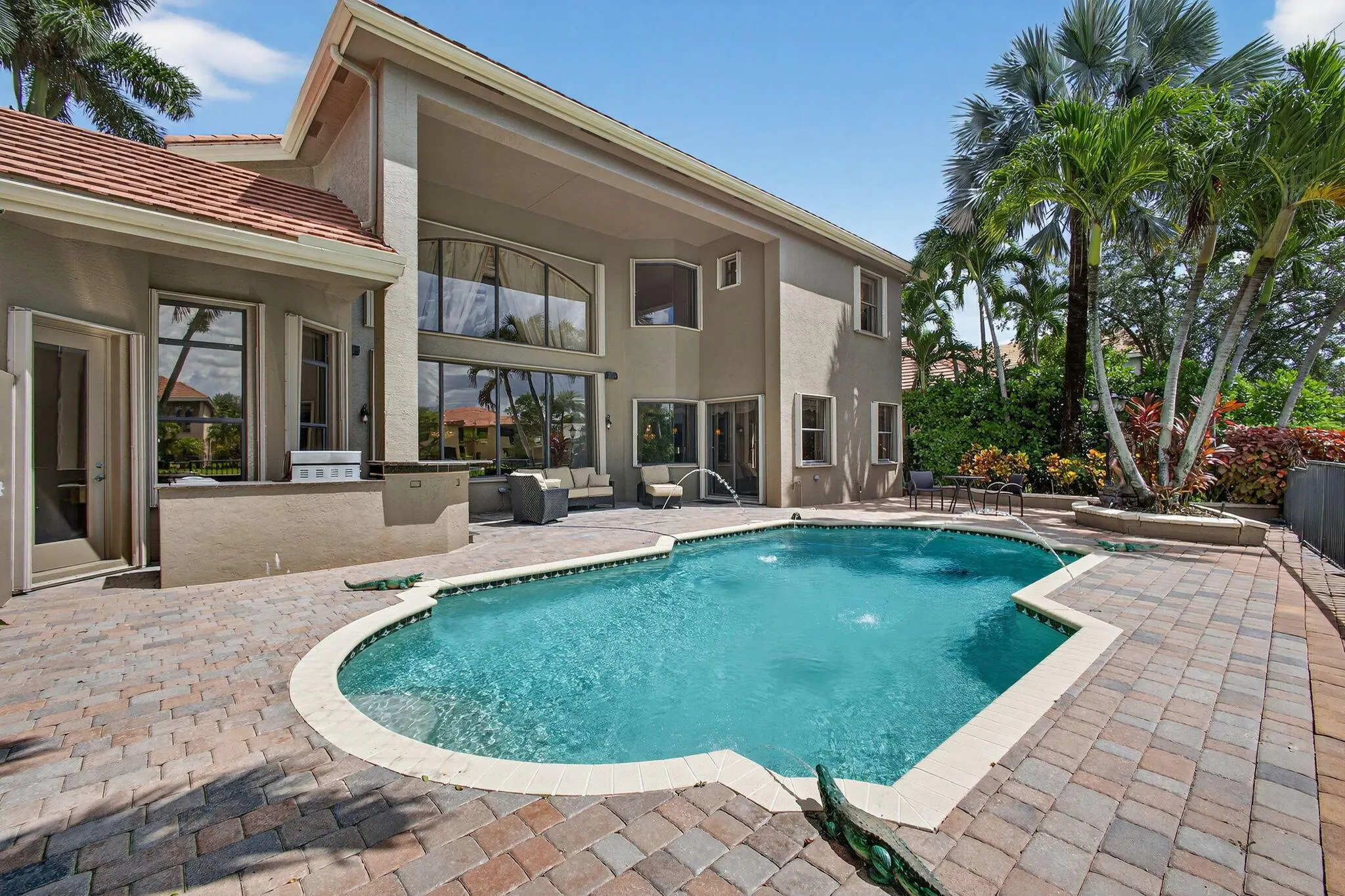 10514 Versailles Boulevard