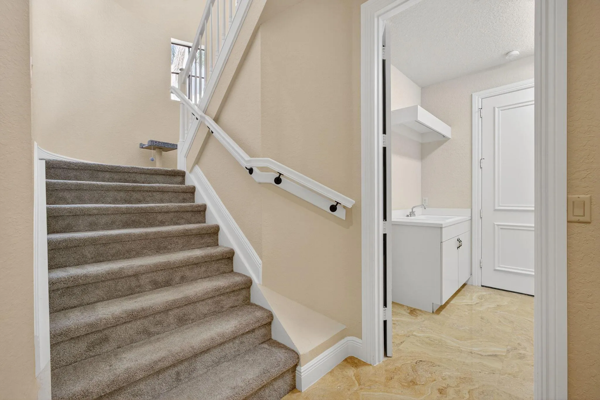 10514 Versailles Boulevard