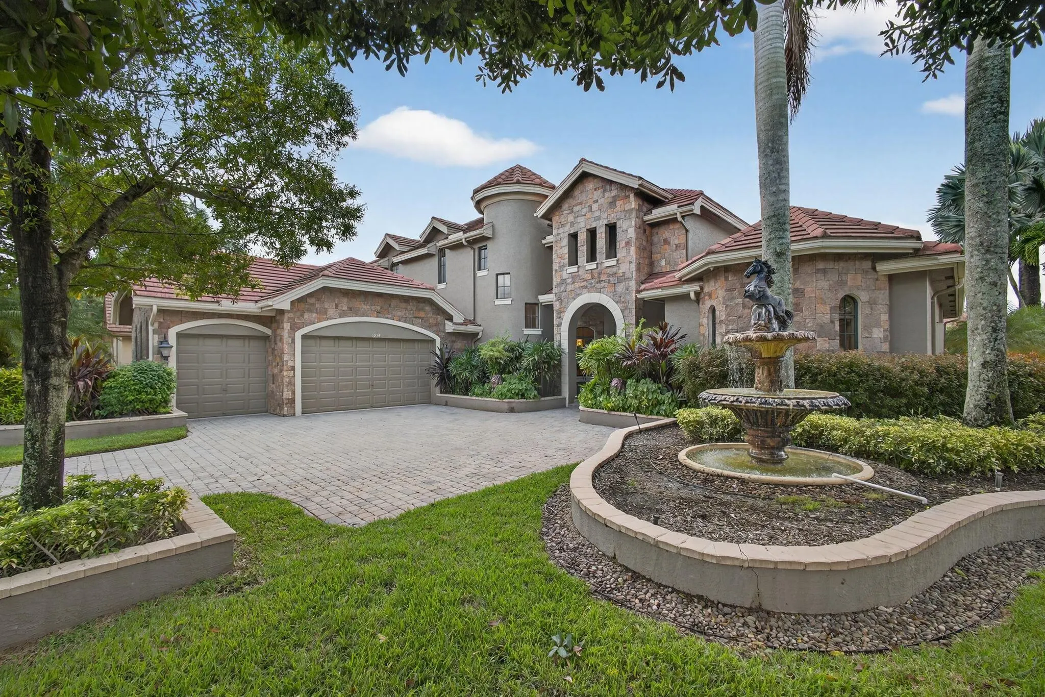 10514 Versailles Boulevard
