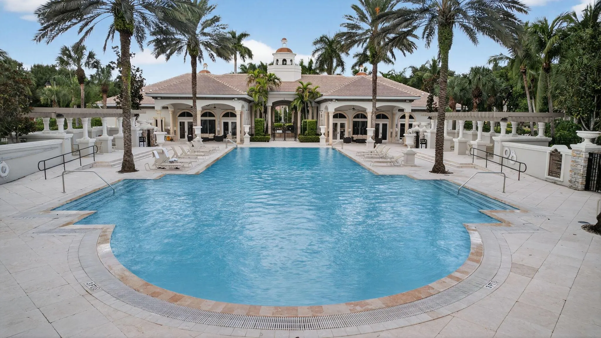 10514 Versailles Boulevard