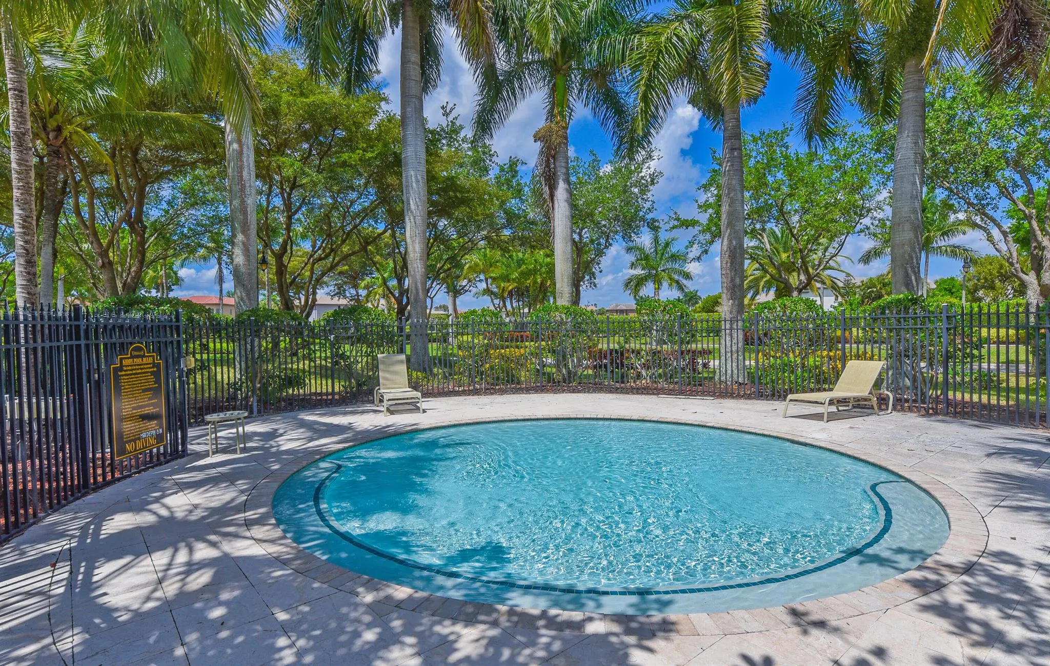 10514 Versailles Boulevard