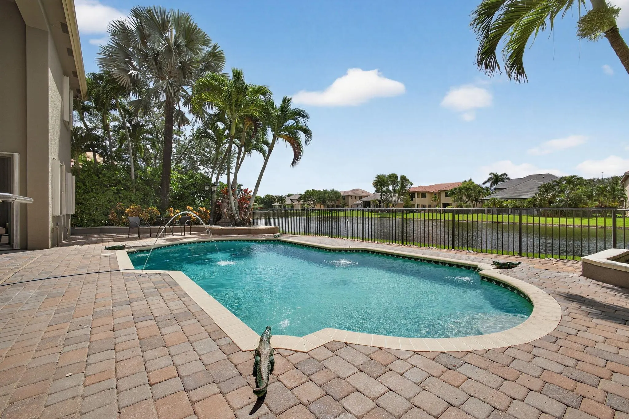 10514 Versailles Boulevard
