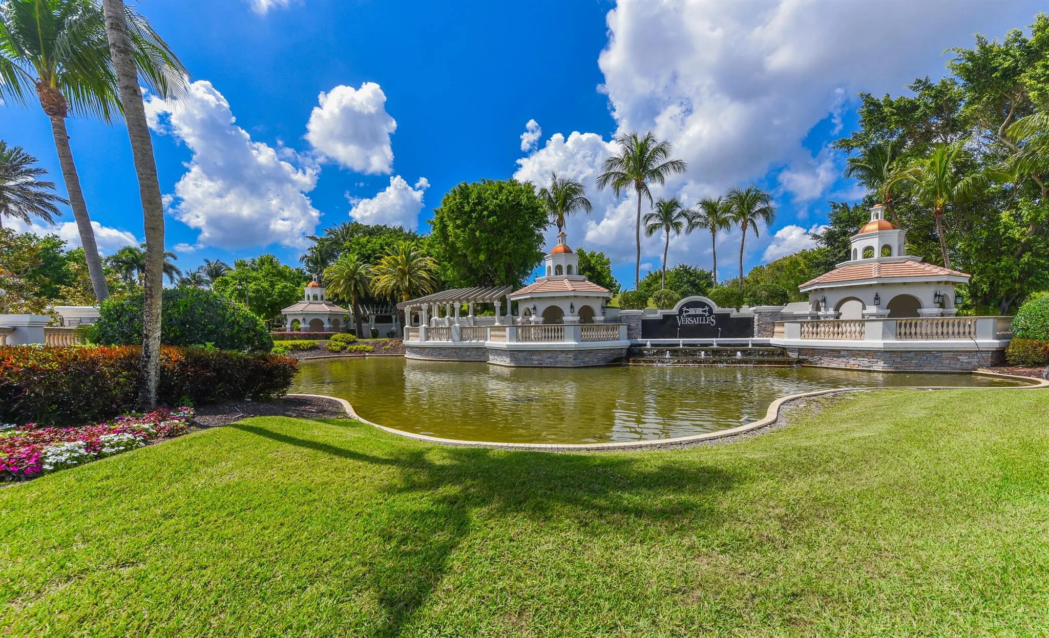 10514 Versailles Boulevard