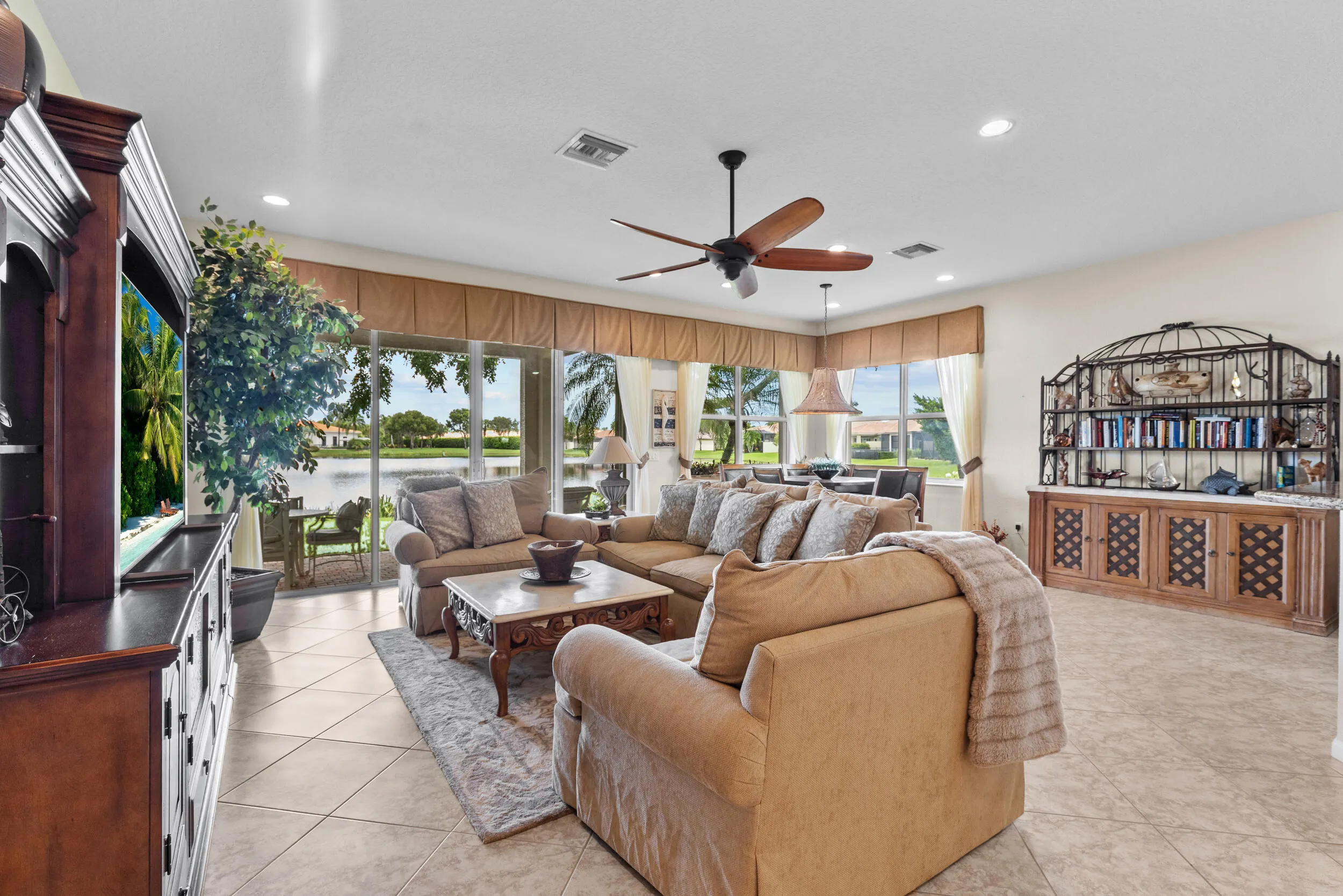 9513 Isles Cay Drive