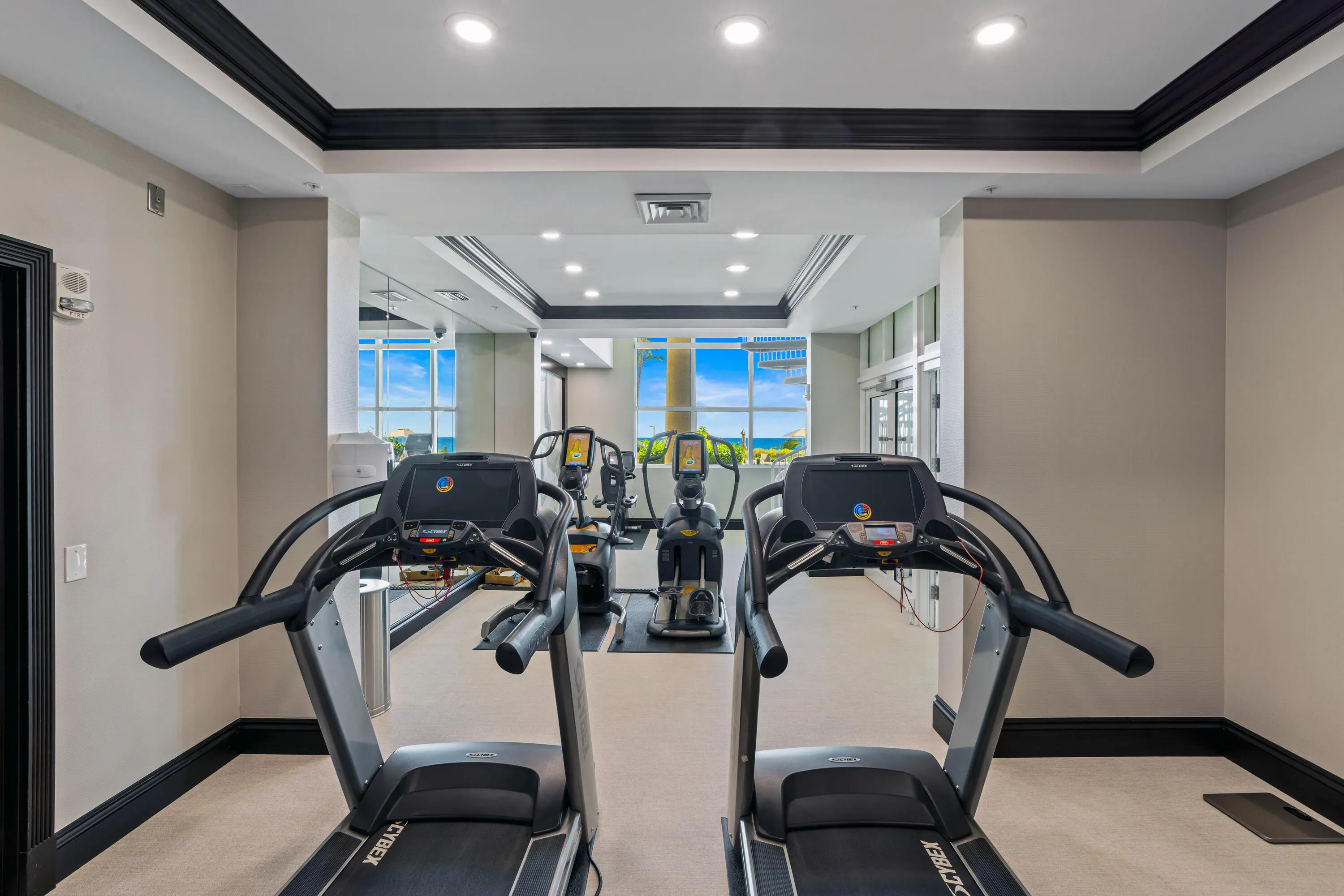 1063 Hillsboro Mile, #606