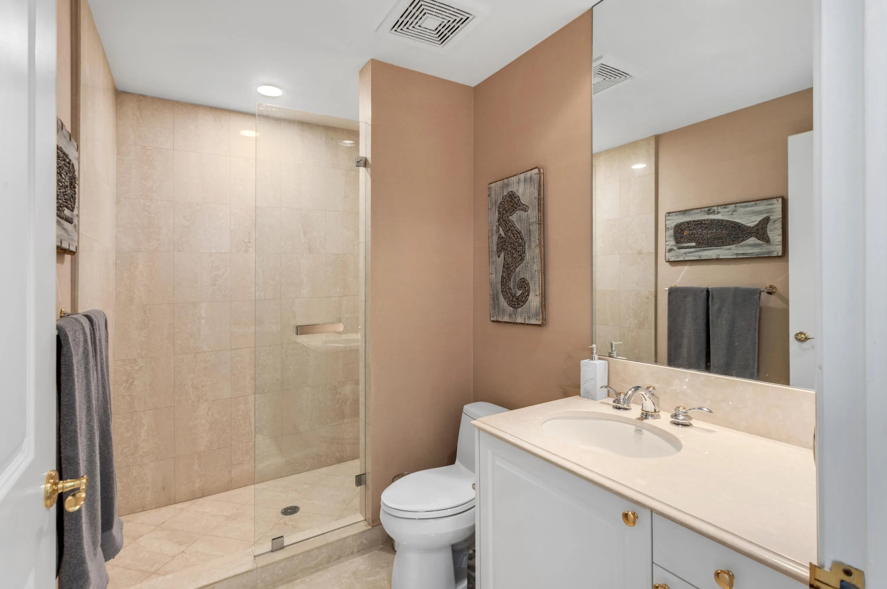 1063 Hillsboro Mile, #606