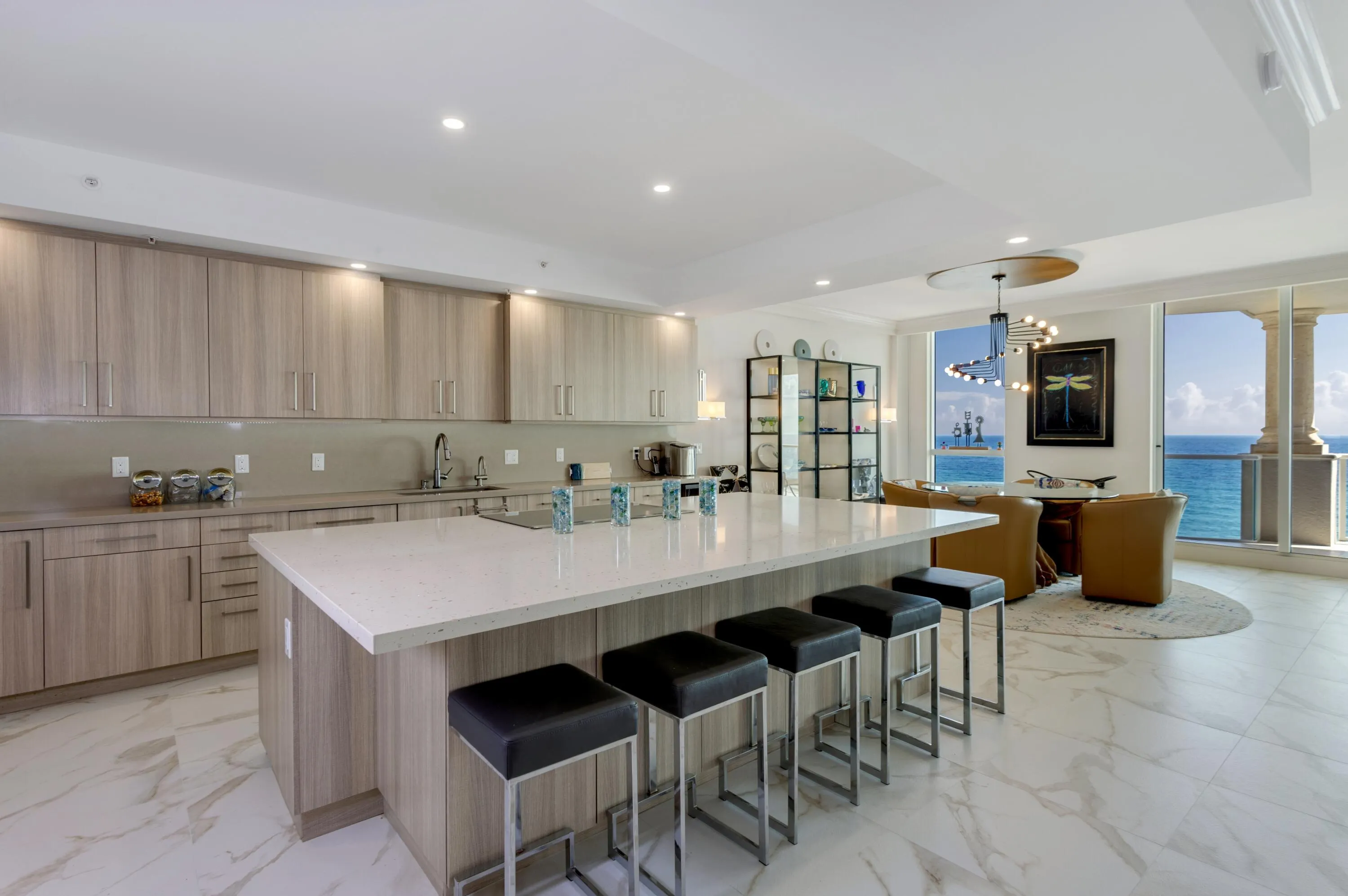1063 Hillsboro Mile, #606