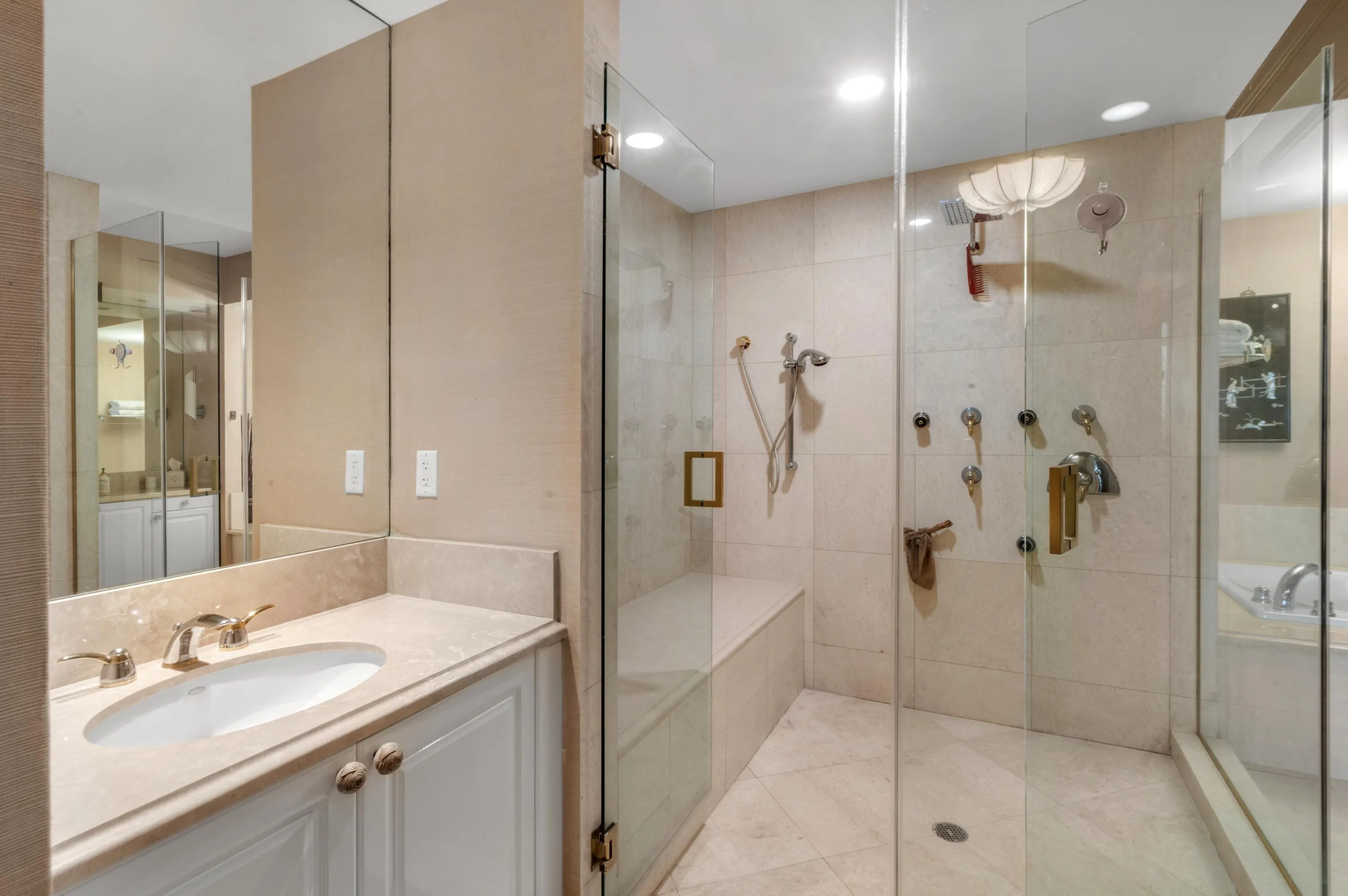1063 Hillsboro Mile, #606