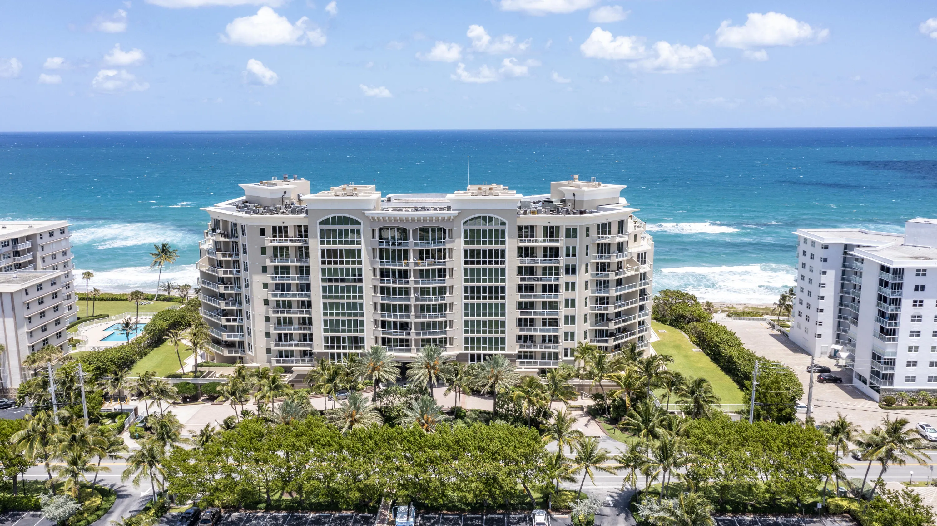 1063 Hillsboro Mile, #606