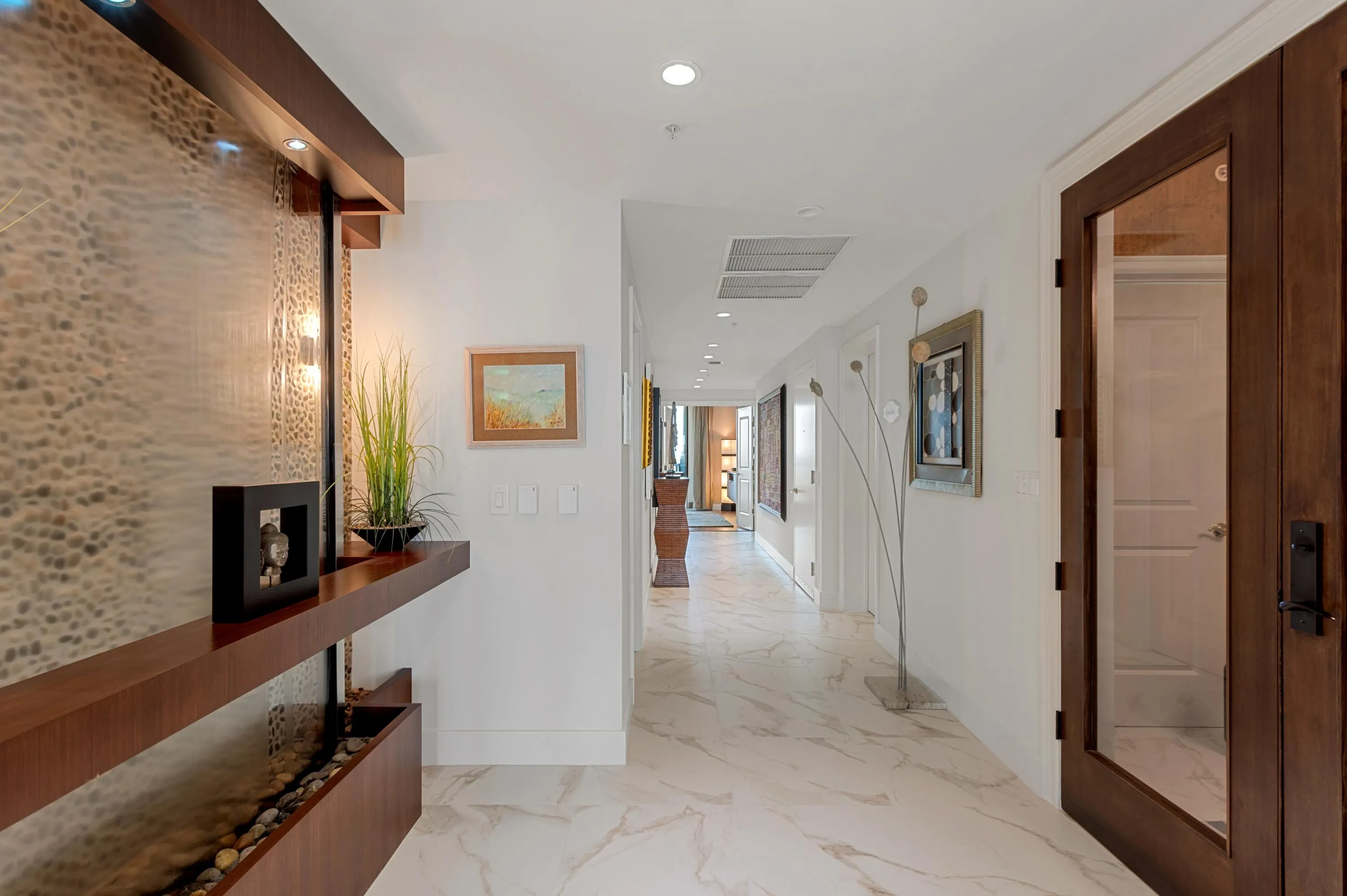 1063 Hillsboro Mile, #606