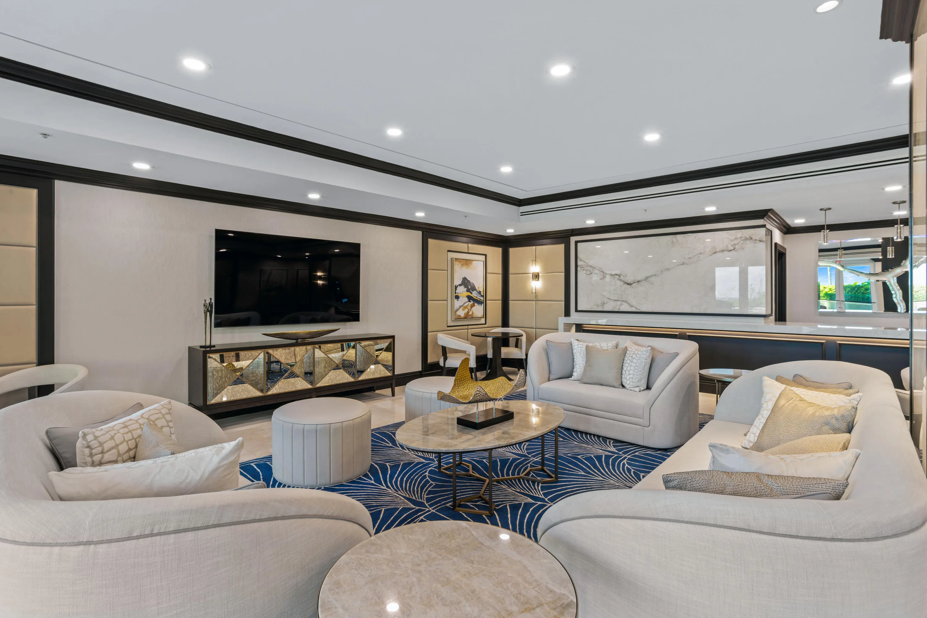 1063 Hillsboro Mile, #606