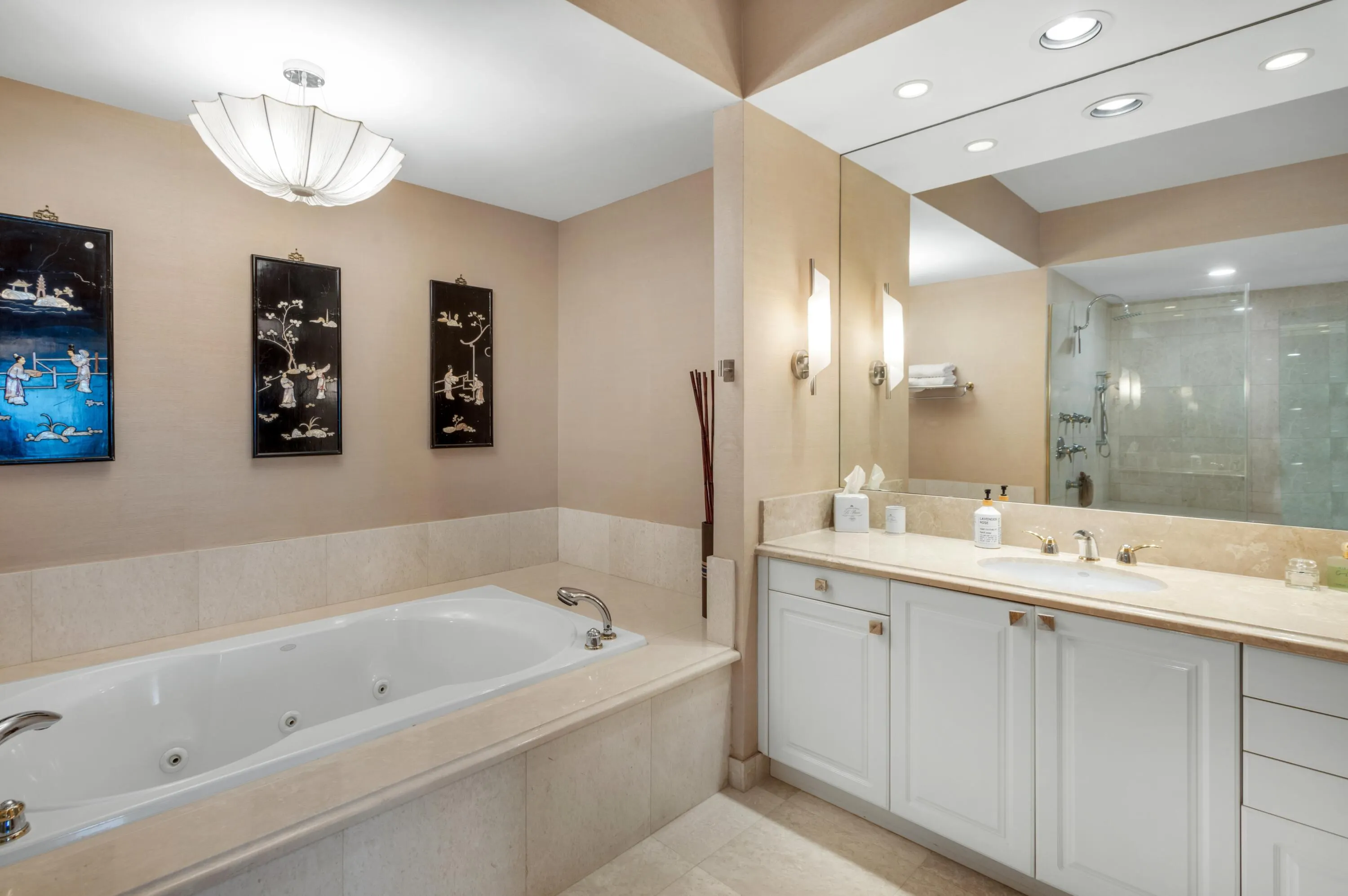 1063 Hillsboro Mile, #606