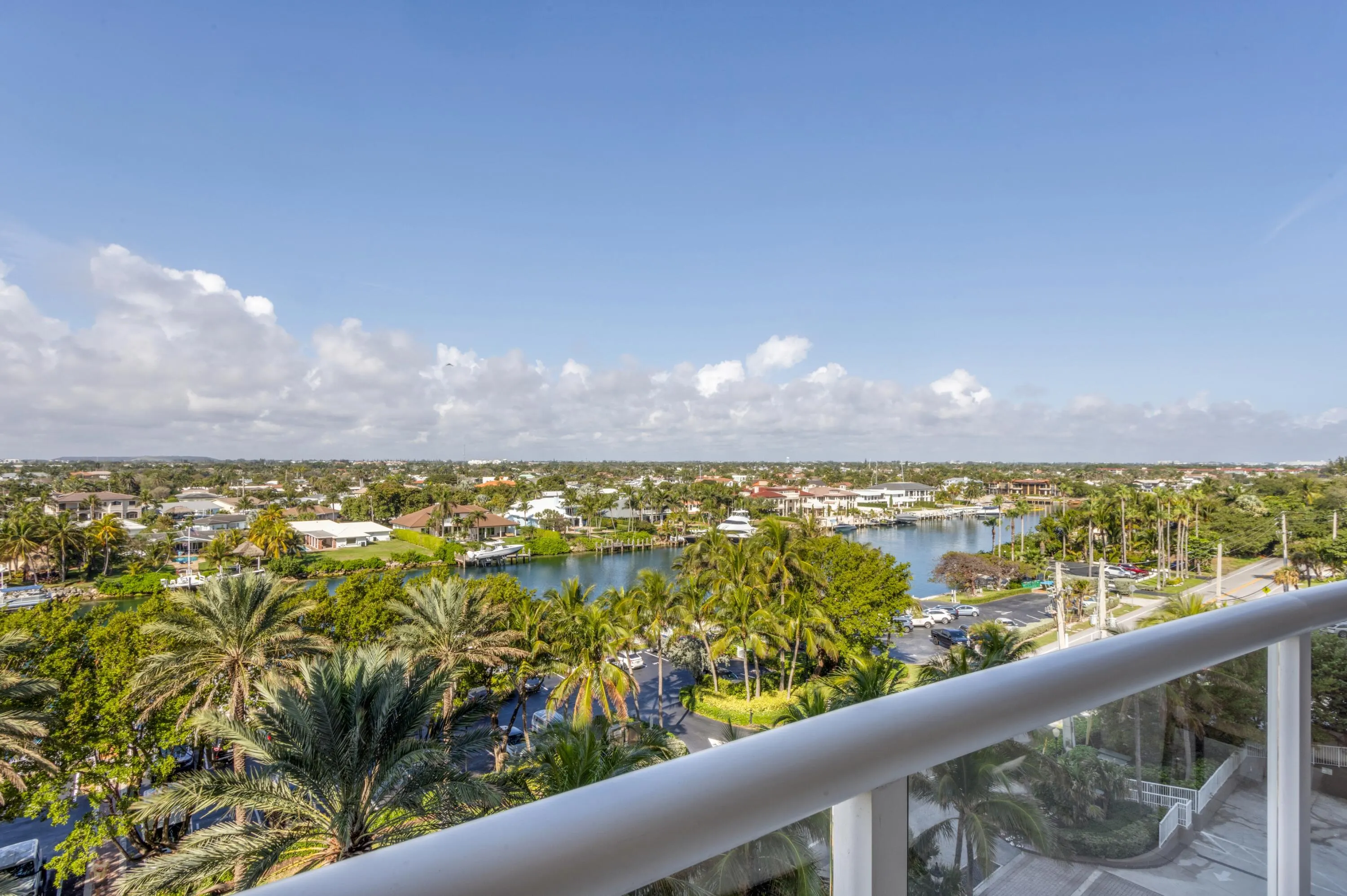 1063 Hillsboro Mile, #606