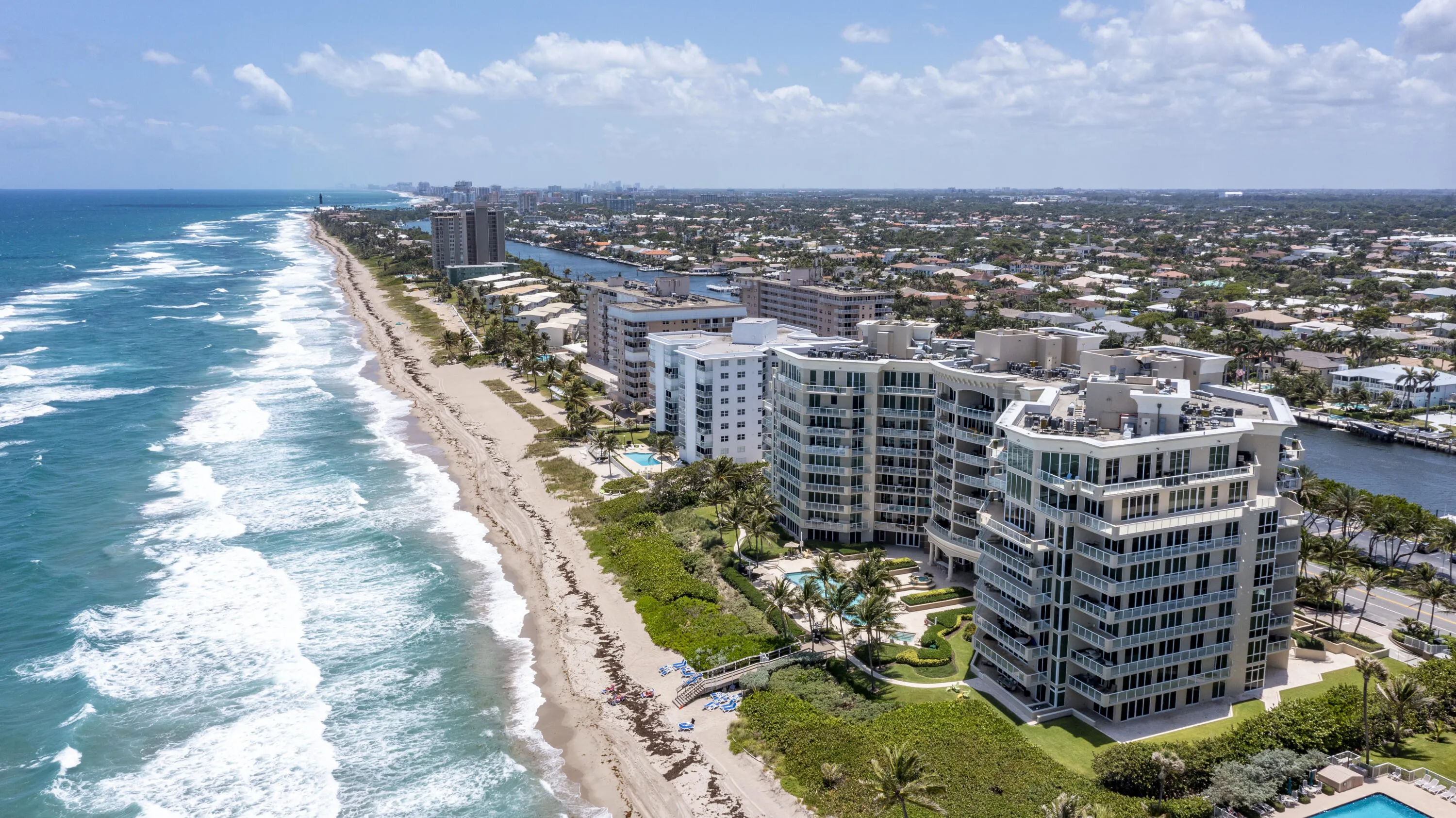 1063 Hillsboro Mile, #606