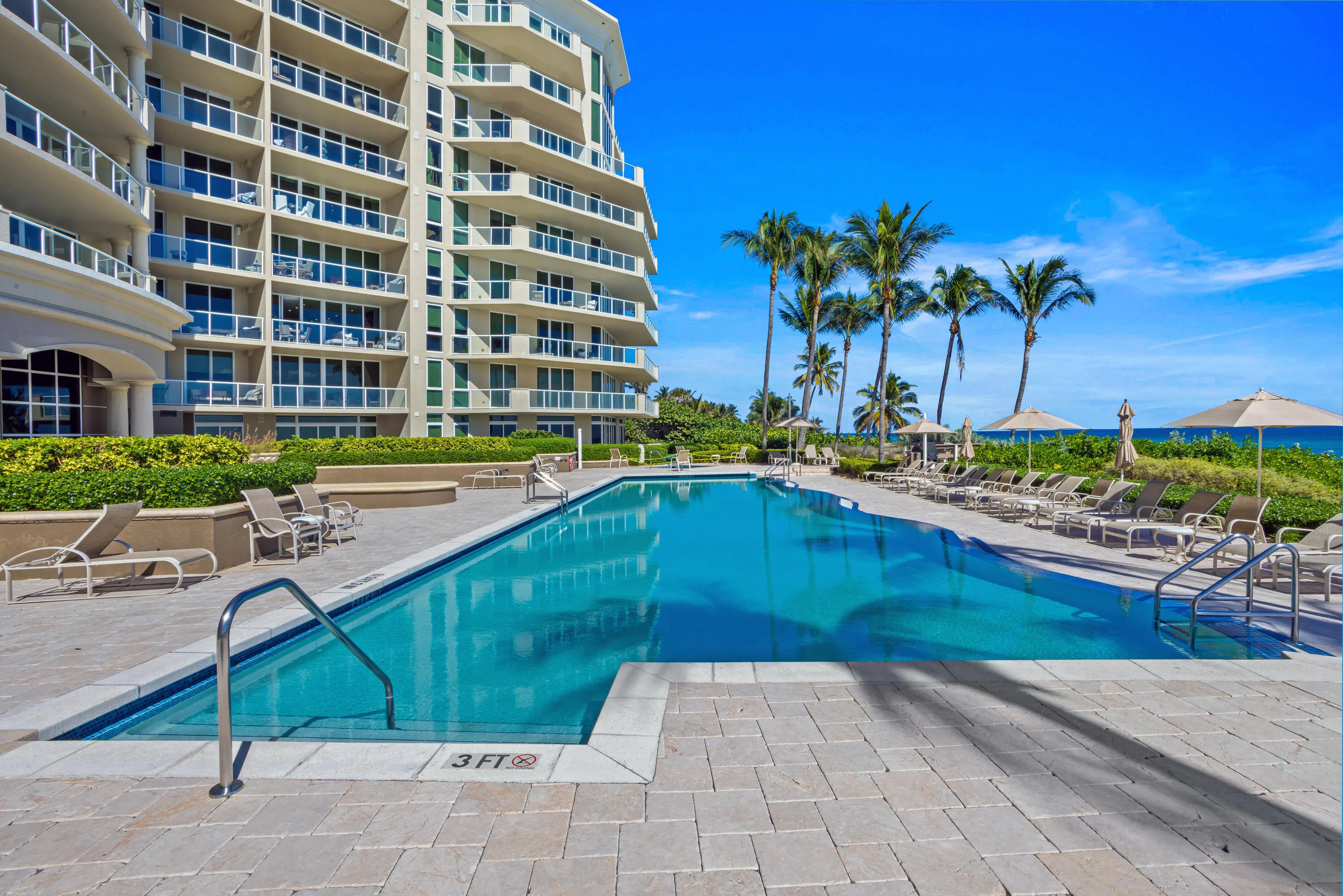 1063 Hillsboro Mile, #606