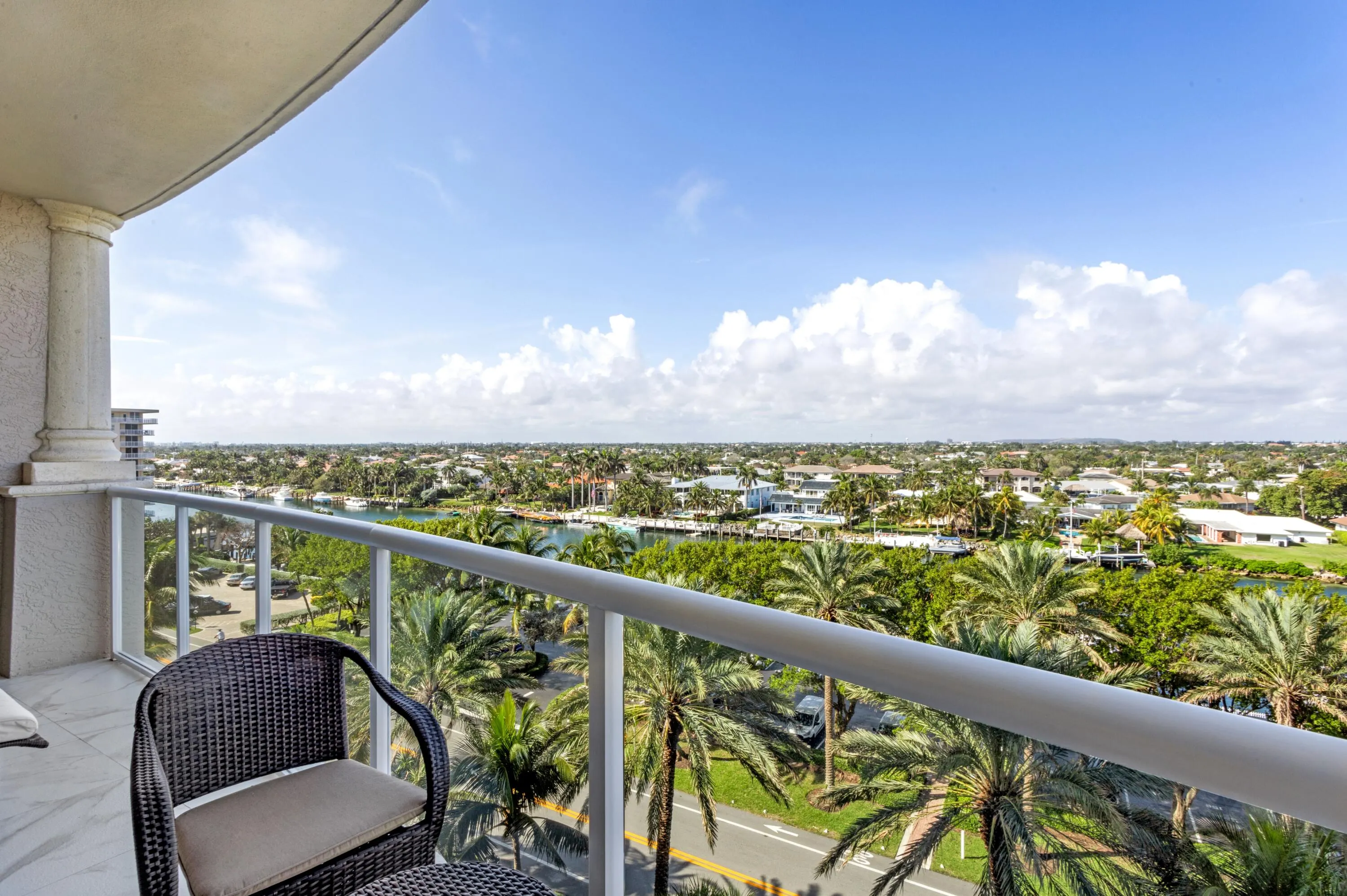 1063 Hillsboro Mile, #606