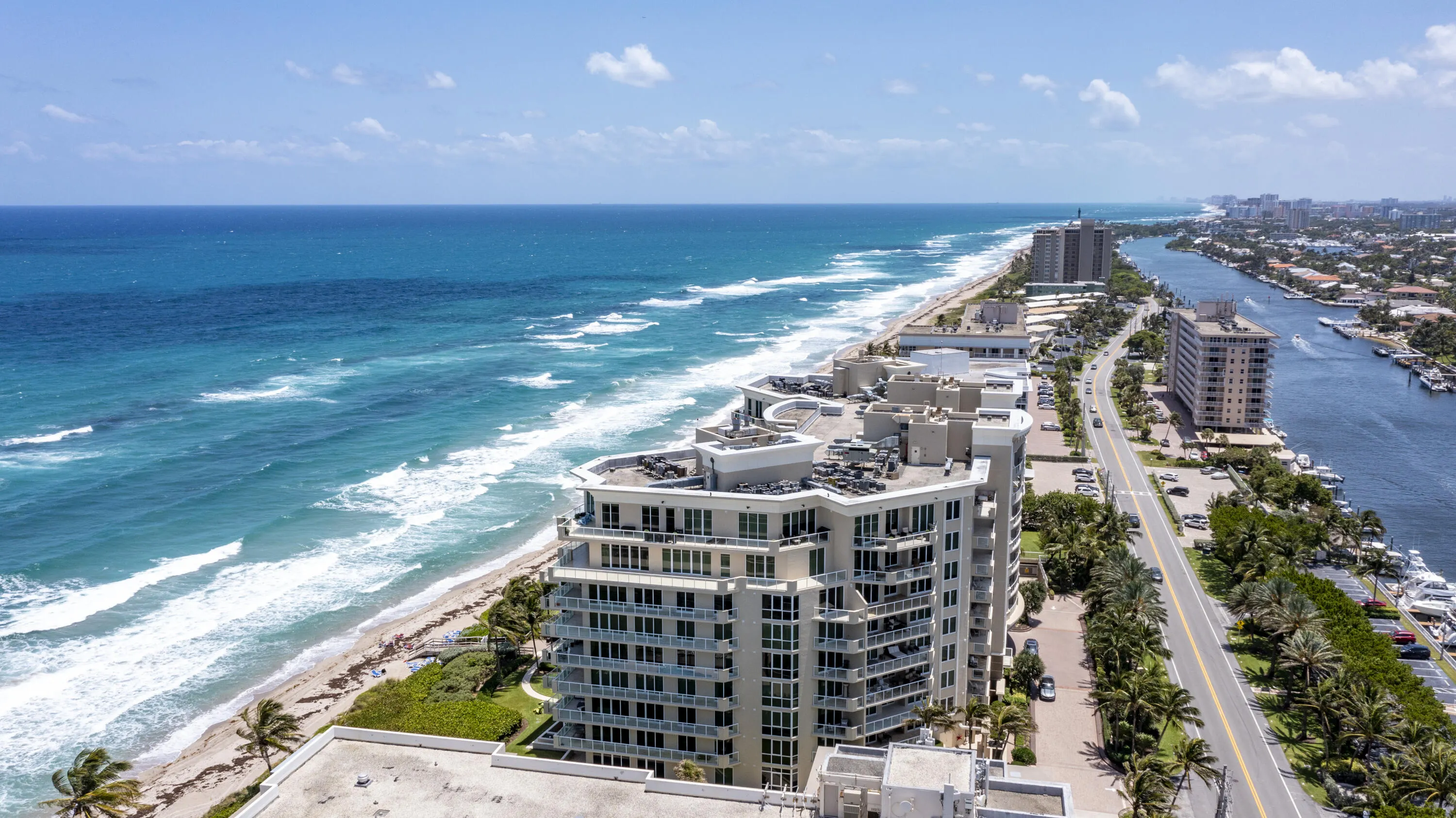 1063 Hillsboro Mile, #606