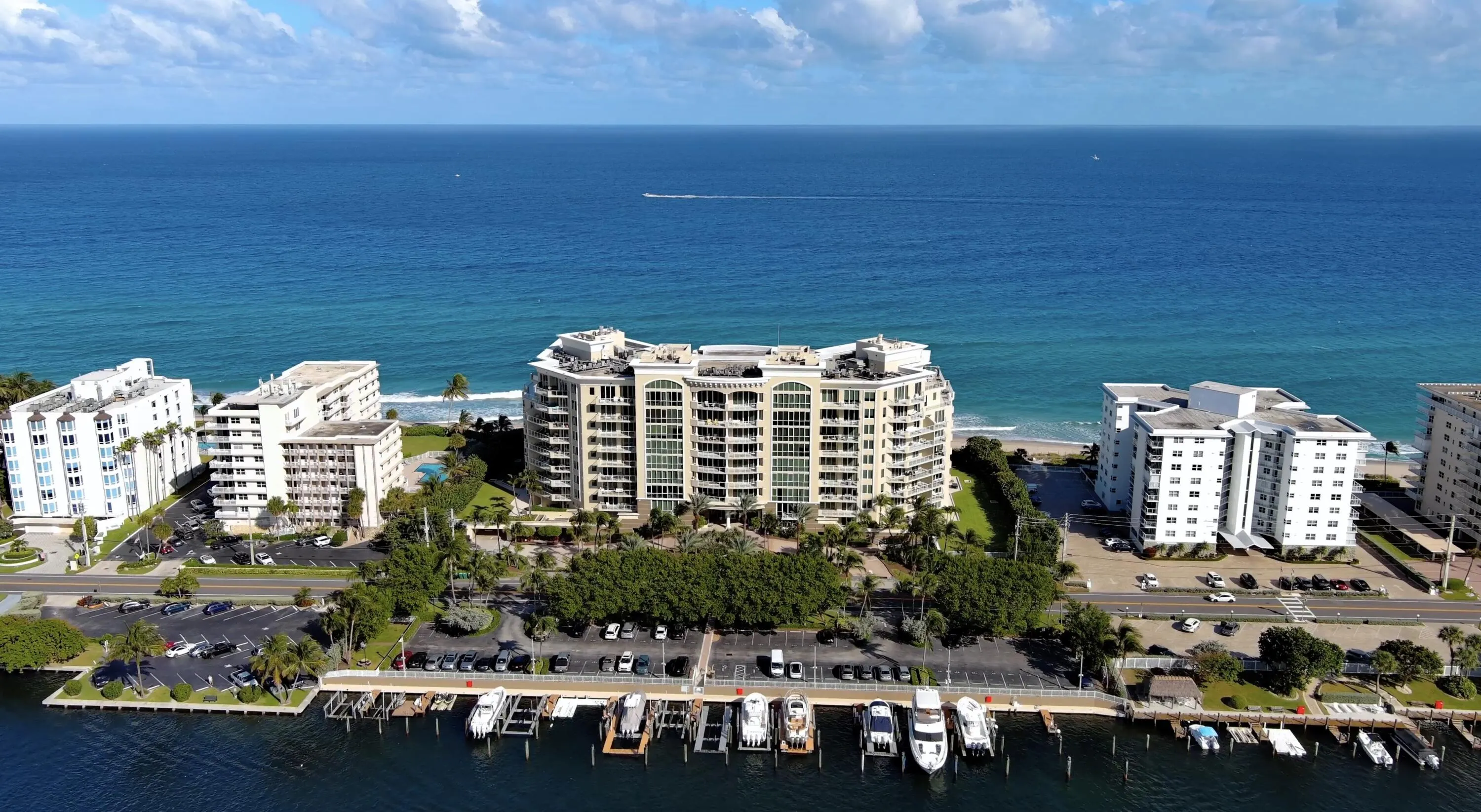 1063 Hillsboro Mile, #606