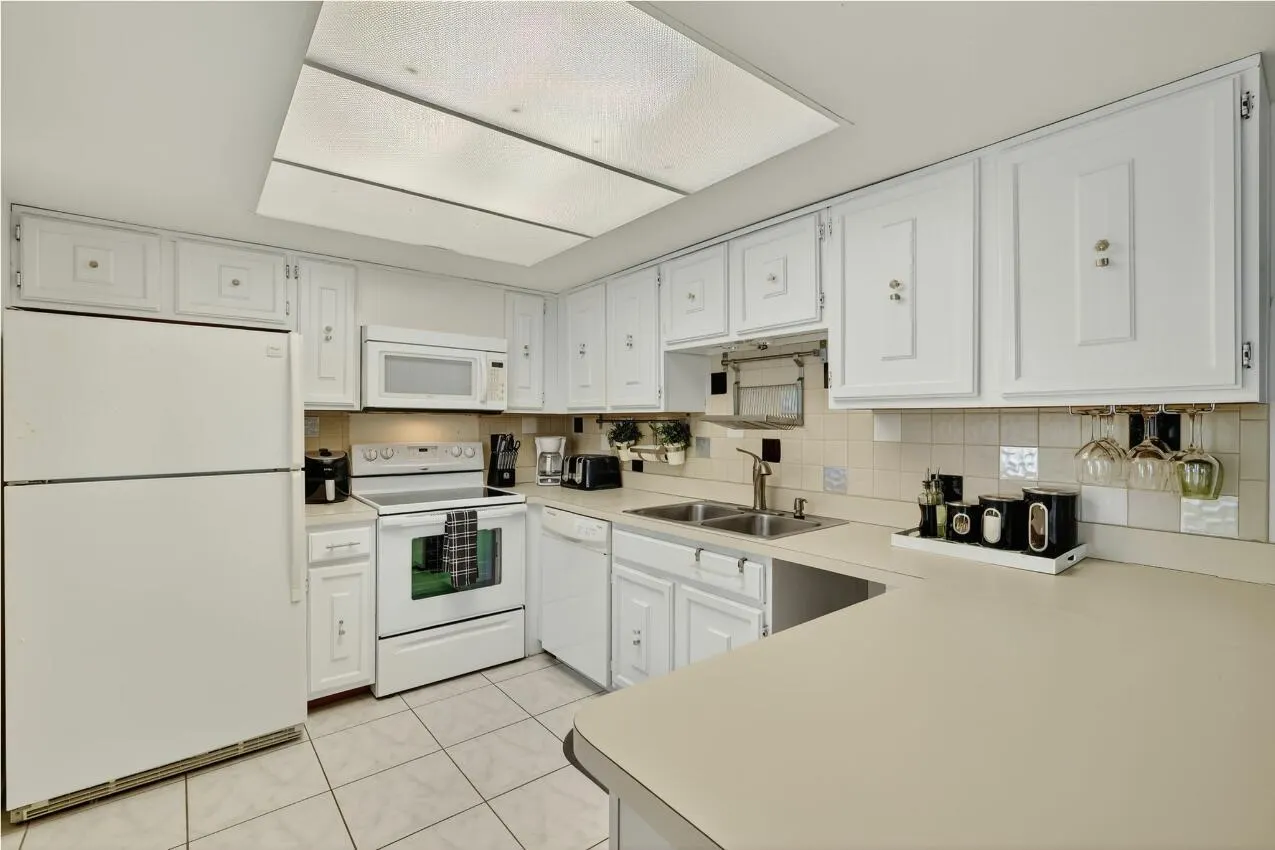 2400 S Ocean Drive, #7333